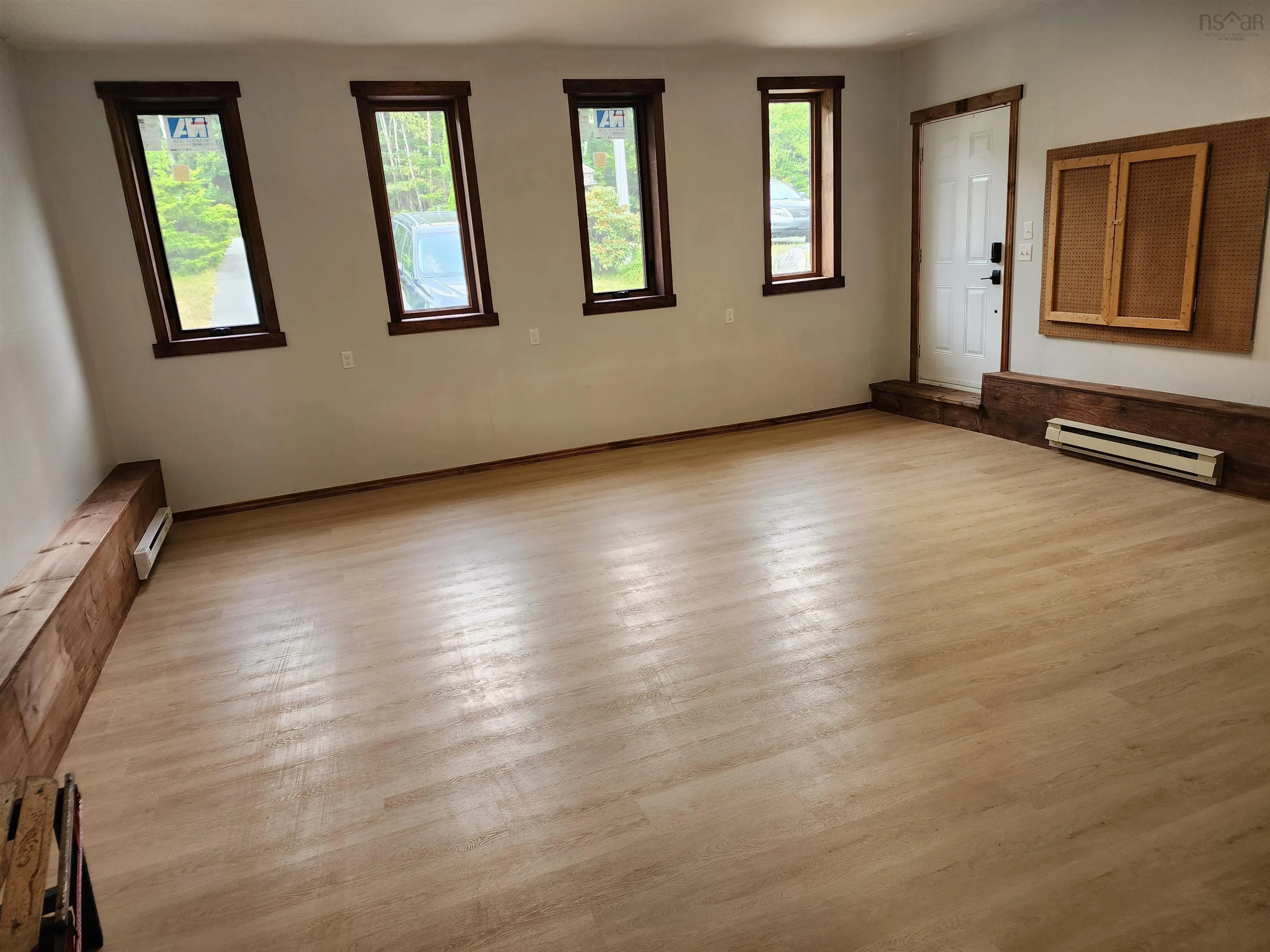 221 Hillside Drive, Boutiliers Point, NS B3Z 1W9, 4 Bedrooms Bedrooms, ,4 BathroomsBathrooms,Residential,For Sale,Hillside,202519860