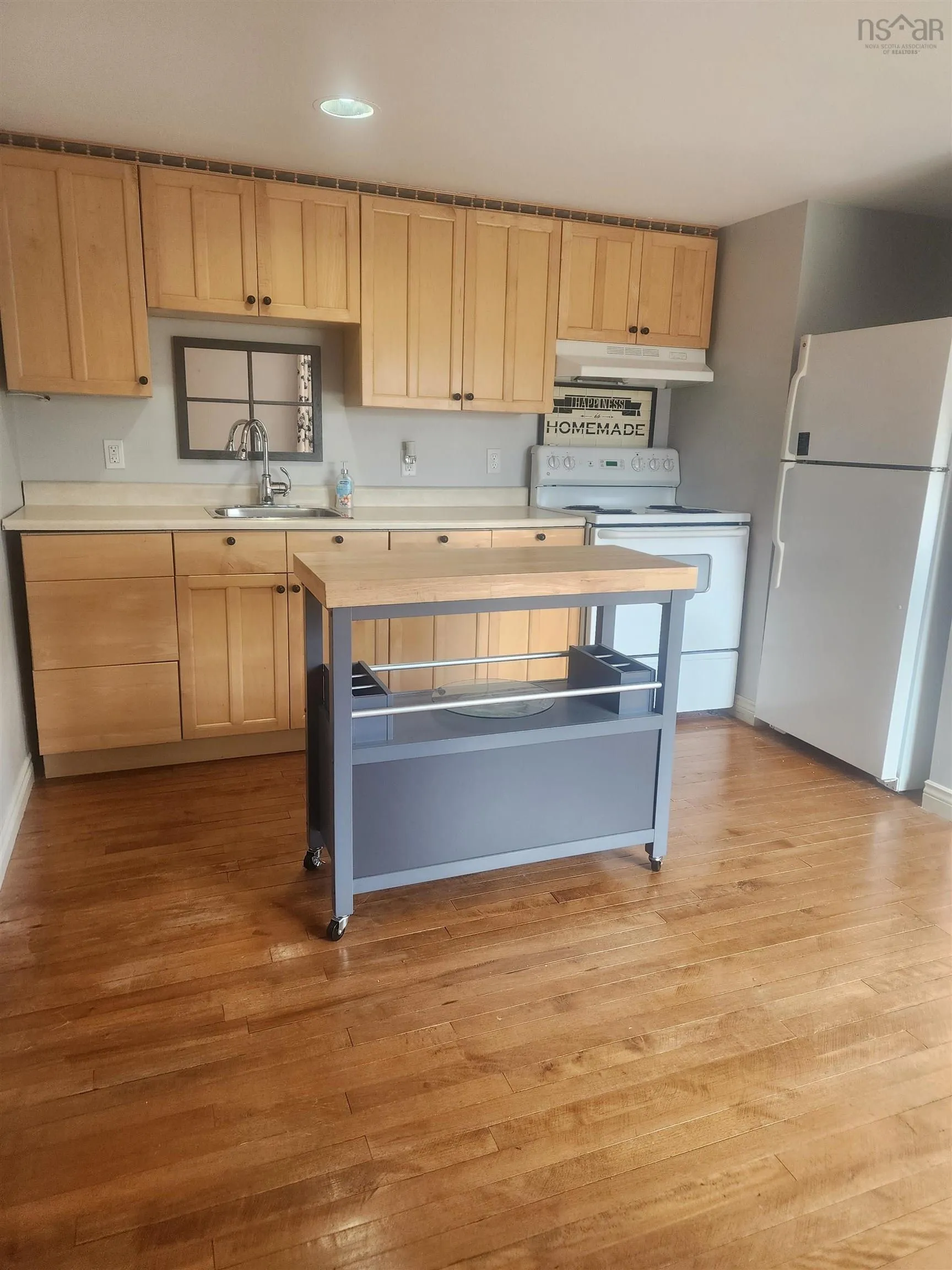221 Hillside Drive, Boutiliers Point, NS B3Z 1W9, 4 Bedrooms Bedrooms, ,4 BathroomsBathrooms,Residential,For Sale,Hillside,202519860