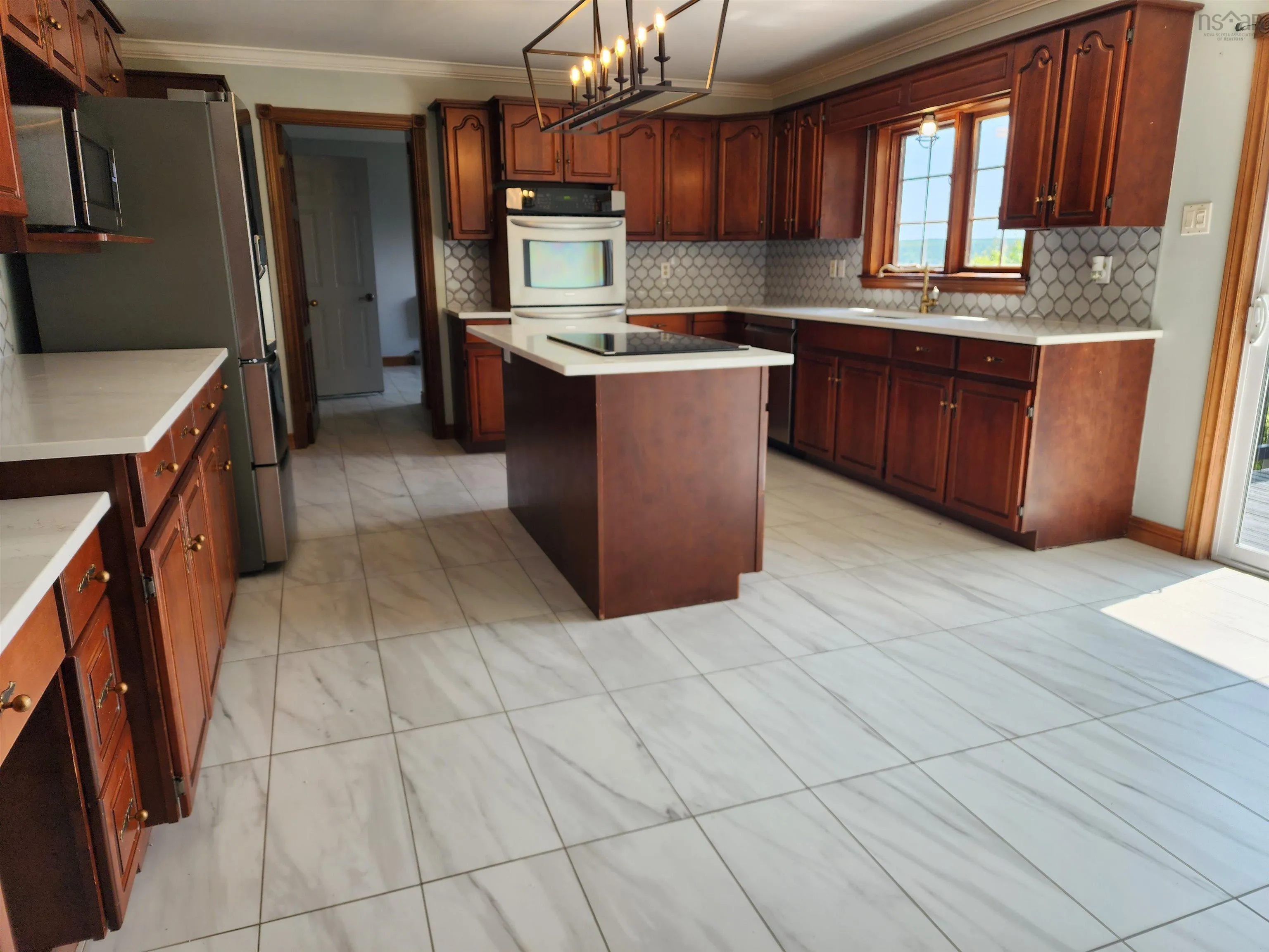 221 Hillside Drive, Boutiliers Point, NS B3Z 1W9, 4 Bedrooms Bedrooms, ,4 BathroomsBathrooms,Residential,For Sale,Hillside,202519860
