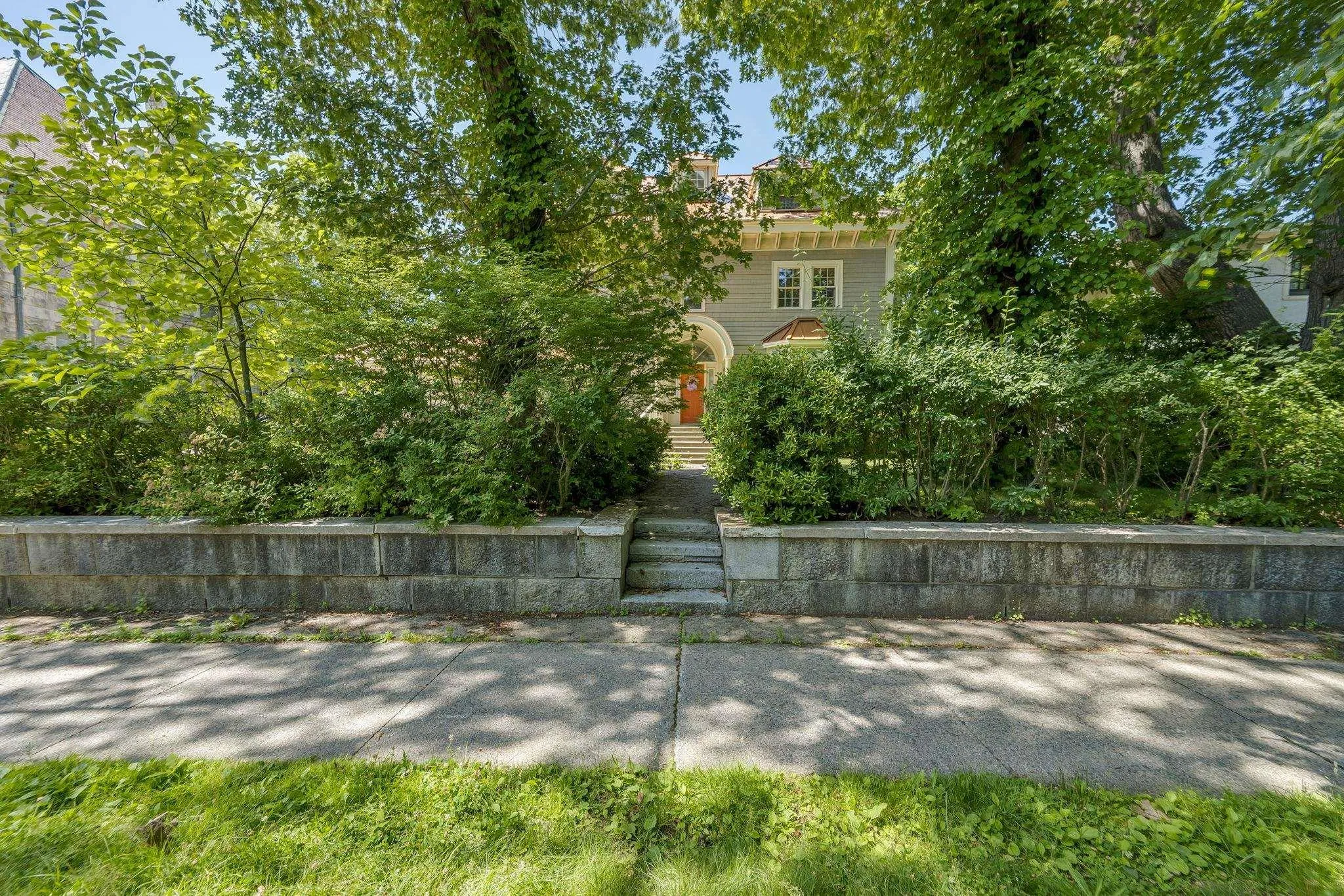 940 Young Avenue, Halifax, NS B3H 2W1, 6 Bedrooms Bedrooms, ,4 BathroomsBathrooms,Residential,For Sale,Young,202519052