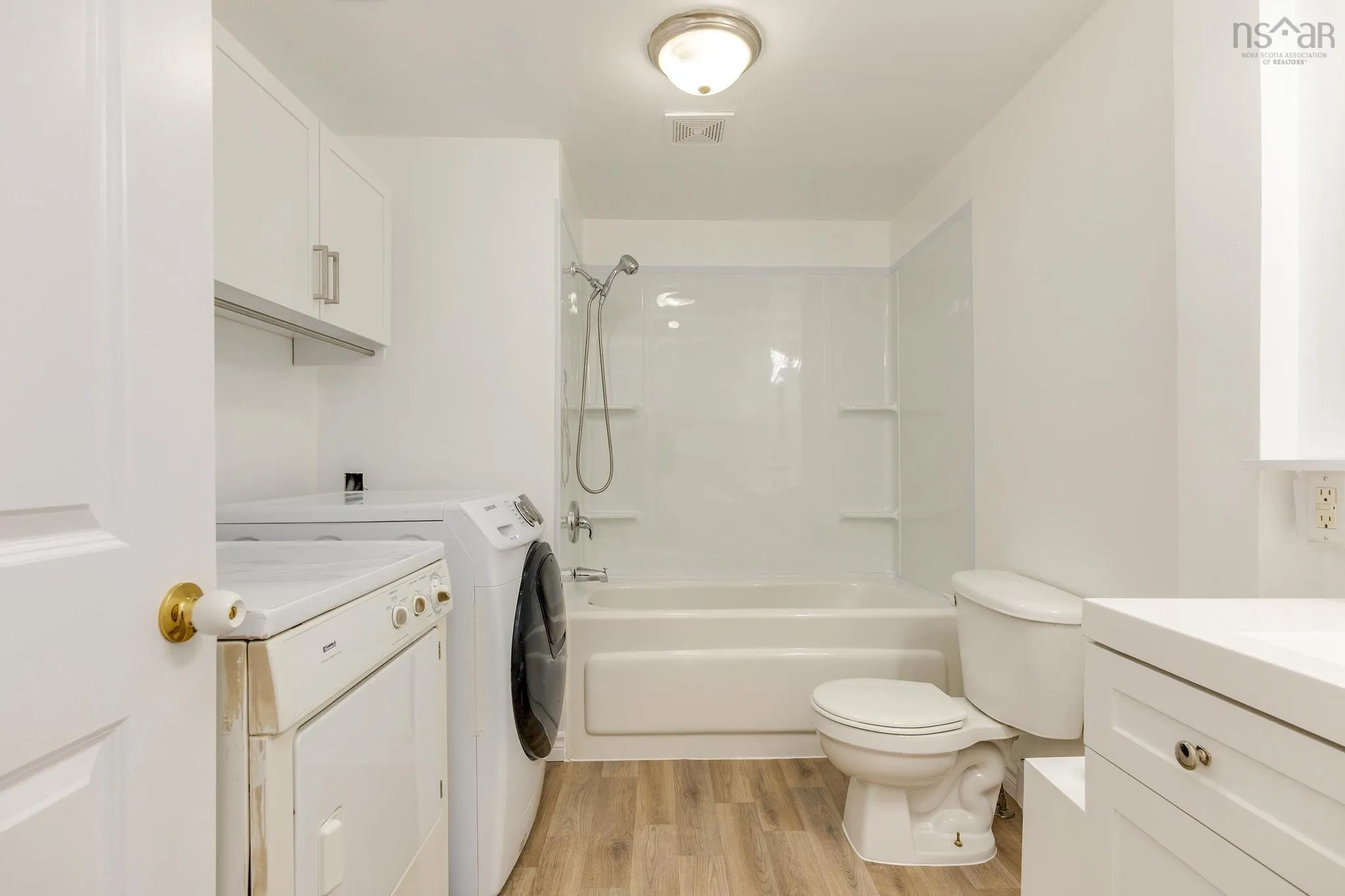 27 Florence Avenue, Dartmouth, NS B2Y 2A4, 2 Bedrooms Bedrooms, ,1 BathroomBathrooms,Residential,For Sale,Florence,202519243