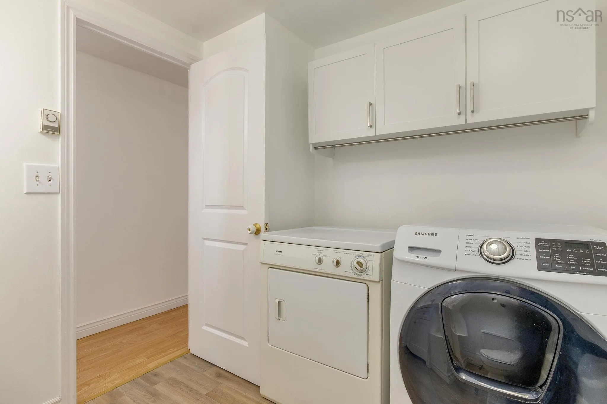 27 Florence Avenue, Dartmouth, NS B2Y 2A4, 2 Bedrooms Bedrooms, ,1 BathroomBathrooms,Residential,For Sale,Florence,202519243