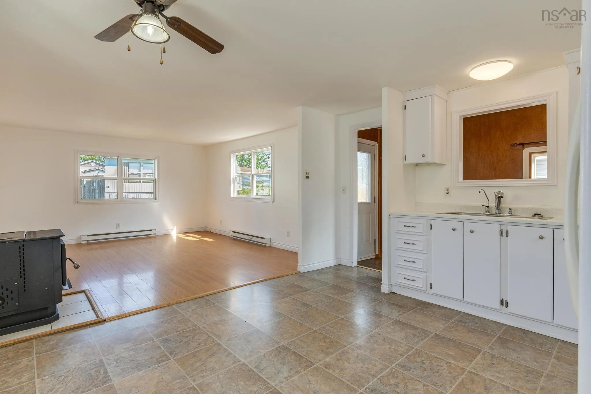 27 Florence Avenue, Dartmouth, NS B2Y 2A4, 2 Bedrooms Bedrooms, ,1 BathroomBathrooms,Residential,For Sale,Florence,202519243