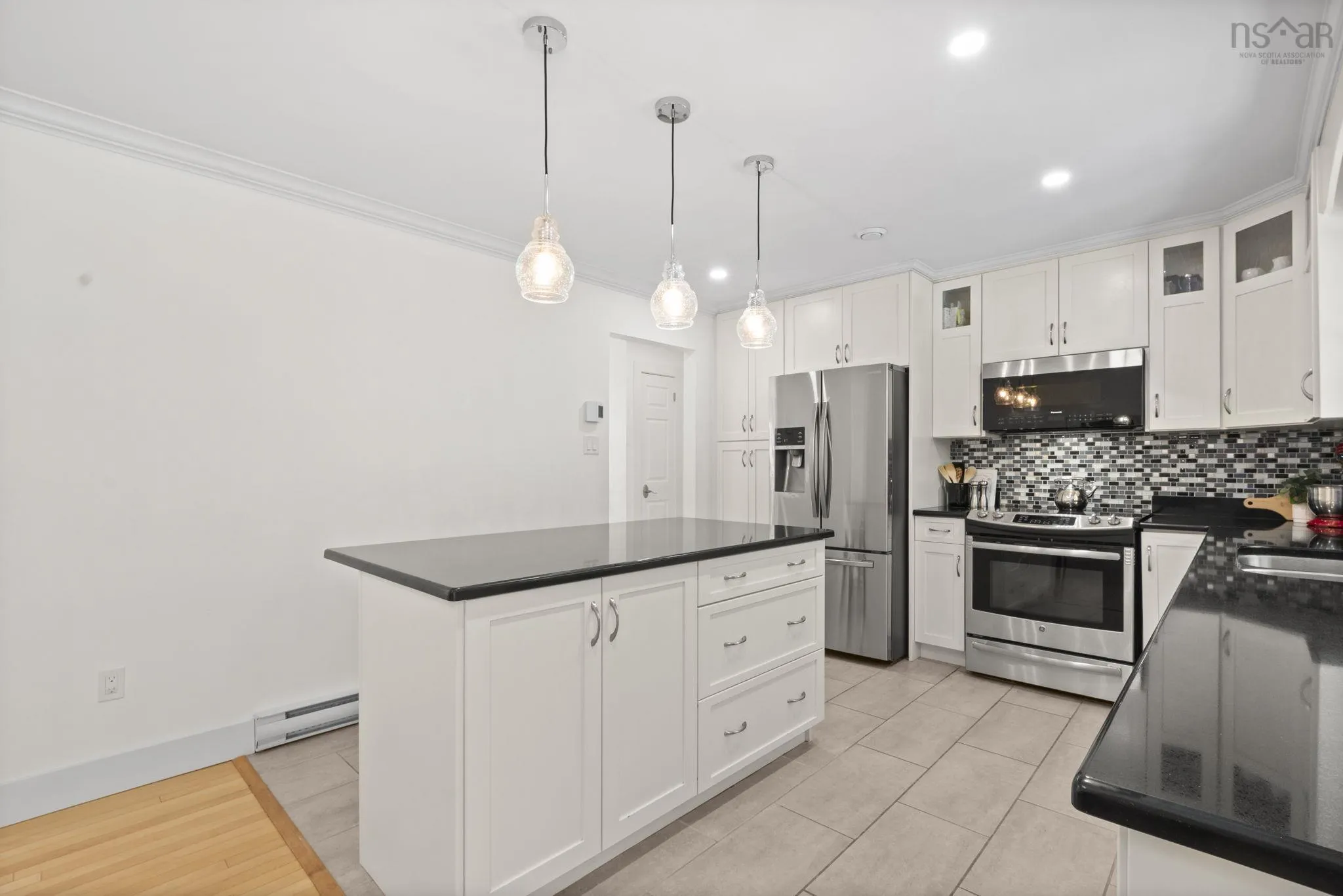 28 Horizon Road, Bedford, NS B4A 3N1, 5 Bedrooms Bedrooms, ,3 BathroomsBathrooms,Residential,For Sale,Horizon,202520029