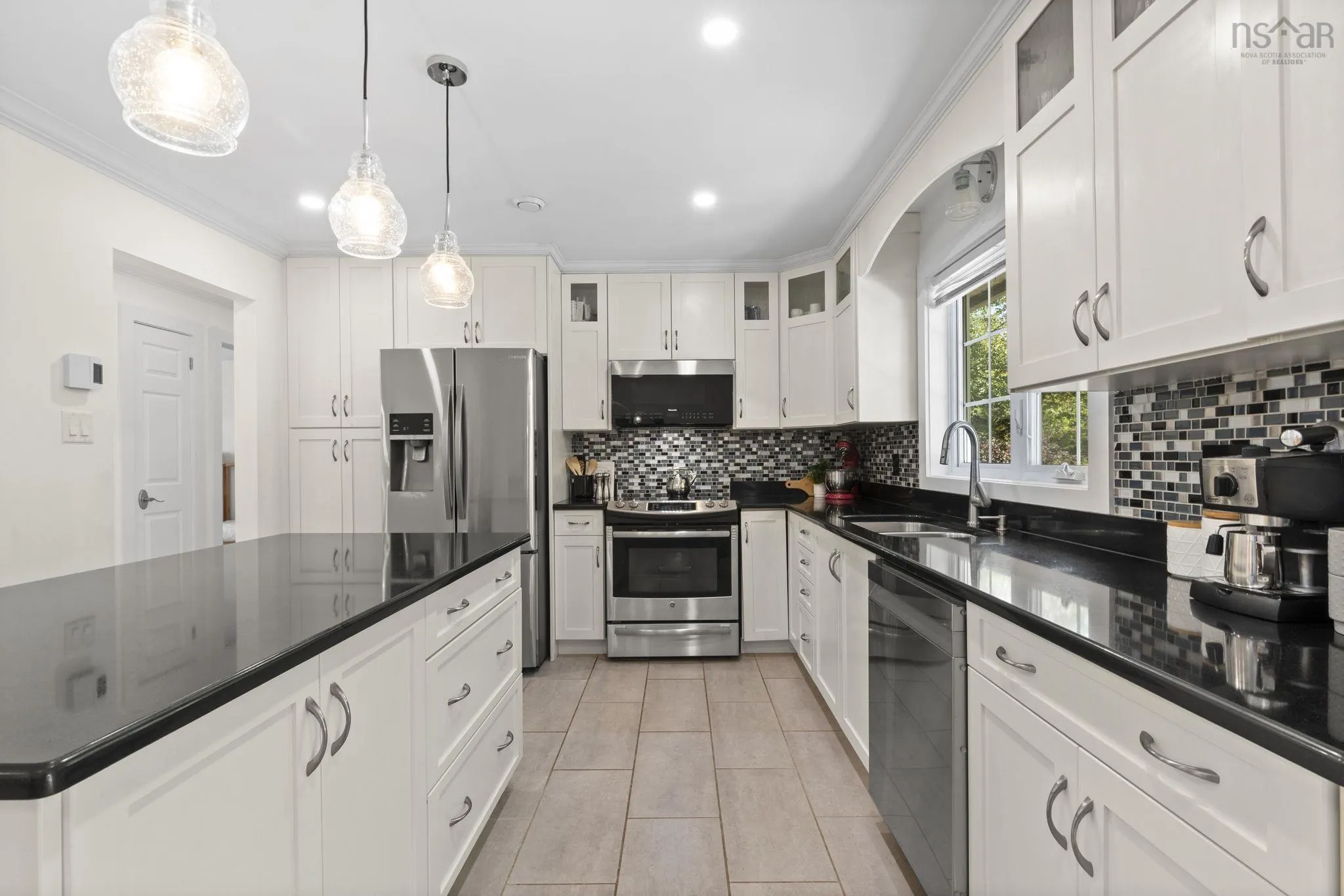 28 Horizon Road, Bedford, NS B4A 3N1, 5 Bedrooms Bedrooms, ,3 BathroomsBathrooms,Residential,For Sale,Horizon,202520029