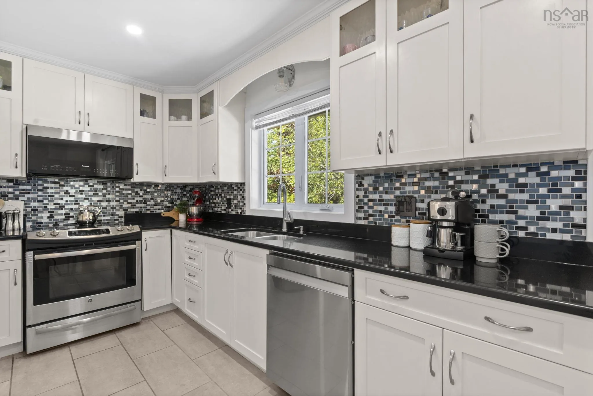 28 Horizon Road, Bedford, NS B4A 3N1, 5 Bedrooms Bedrooms, ,3 BathroomsBathrooms,Residential,For Sale,Horizon,202520029