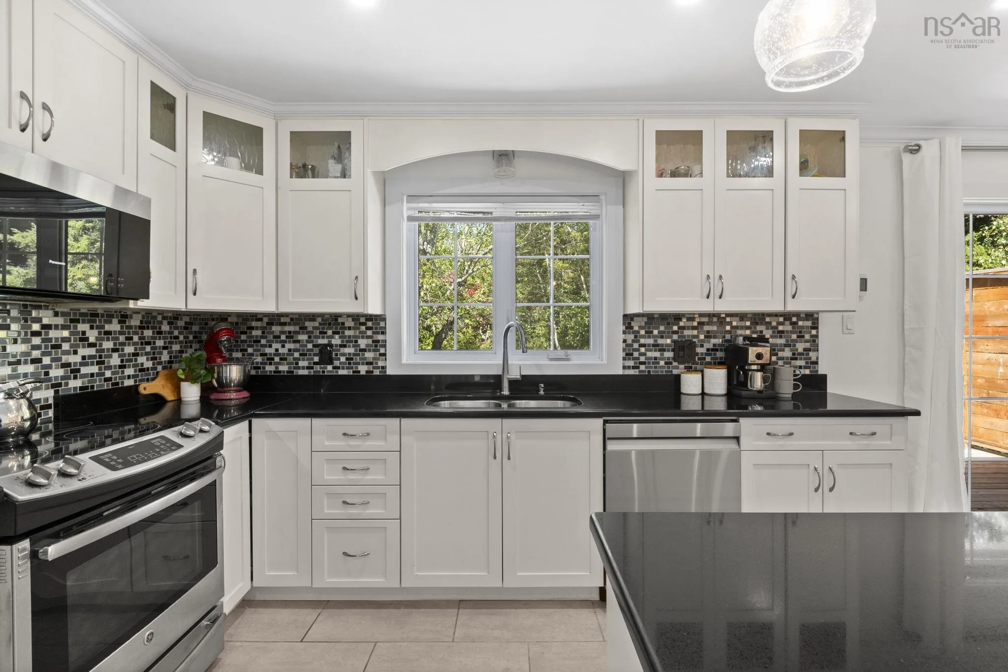 28 Horizon Road, Bedford, NS B4A 3N1, 5 Bedrooms Bedrooms, ,3 BathroomsBathrooms,Residential,For Sale,Horizon,202520029