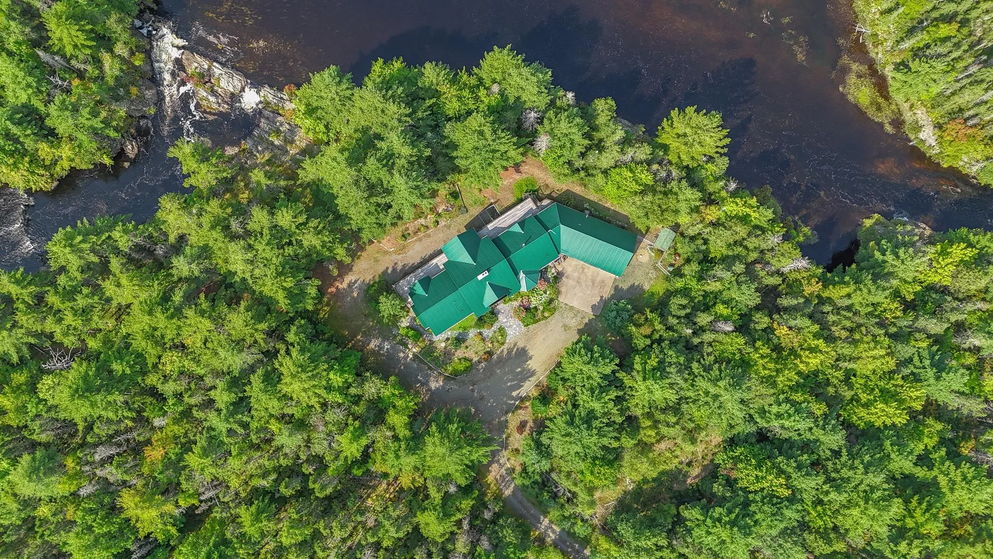 1591 Newburne Road, Newburne, NS B0R 1A0, 4 Bedrooms Bedrooms, ,4 BathroomsBathrooms,Residential,For Sale,Newburne,202513241