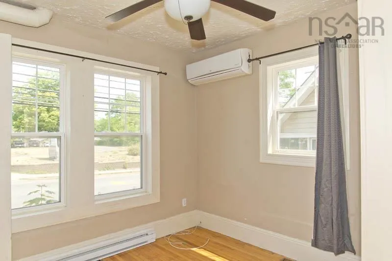 296 Main Street, Kentville, NS B4N 1K4, 6 Bedrooms Bedrooms, ,Residential Income,For Sale,Main,202520159