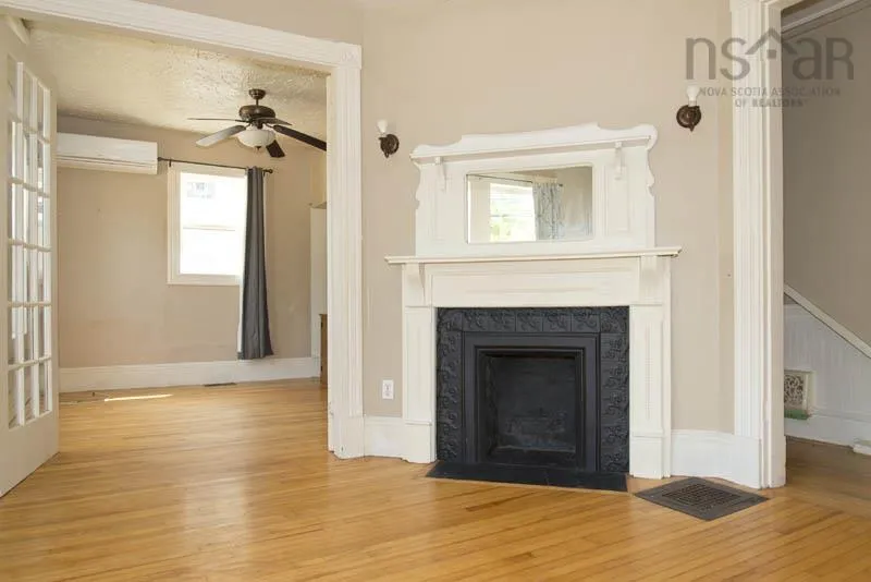296 Main Street, Kentville, NS B4N 1K4, 6 Bedrooms Bedrooms, ,Residential Income,For Sale,Main,202520159