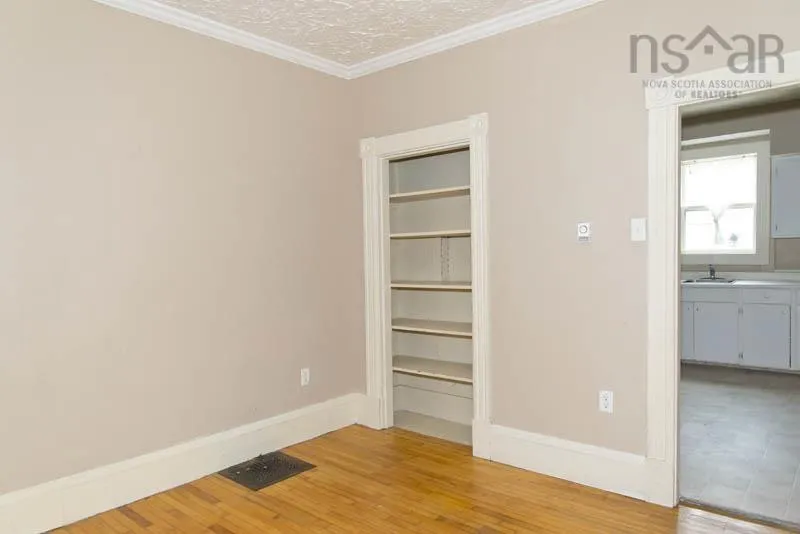 296 Main Street, Kentville, NS B4N 1K4, 6 Bedrooms Bedrooms, ,Residential Income,For Sale,Main,202520159