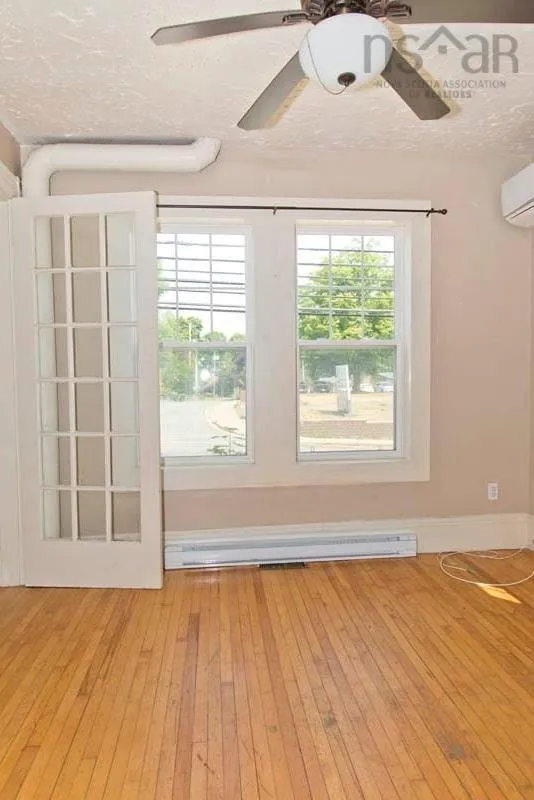 296 Main Street, Kentville, NS B4N 1K4, 6 Bedrooms Bedrooms, ,Residential Income,For Sale,Main,202520159
