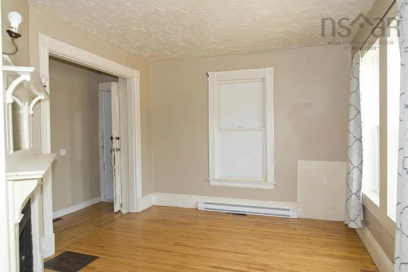 296 Main Street, Kentville, NS B4N 1K4, 6 Bedrooms Bedrooms, ,Residential Income,For Sale,Main,202520159