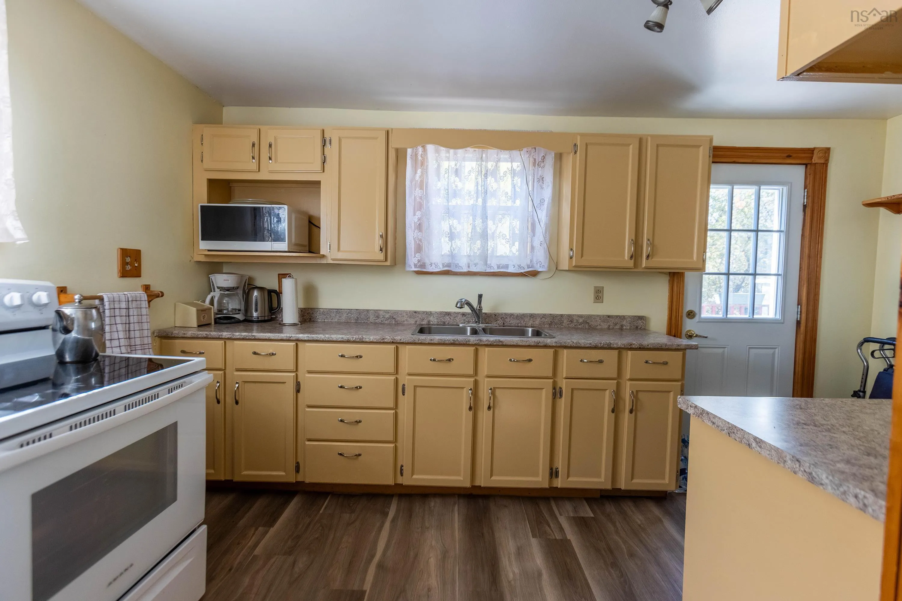 29 South Albion Street, Amherst, NS B4H 2W3, 2 Bedrooms Bedrooms, ,2 BathroomsBathrooms,Residential,For Sale,South Albion,202525460