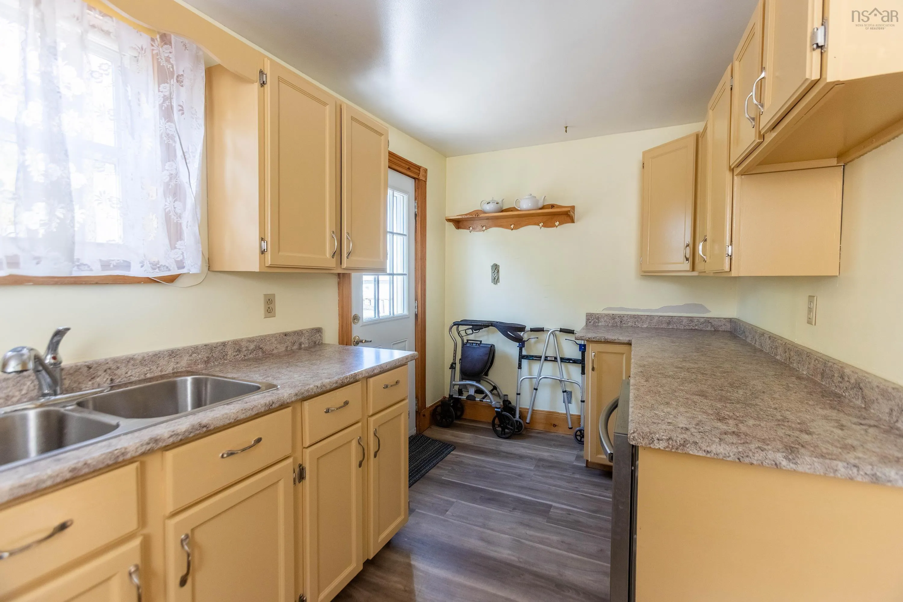 29 South Albion Street, Amherst, NS B4H 2W3, 2 Bedrooms Bedrooms, ,2 BathroomsBathrooms,Residential,For Sale,South Albion,202525460