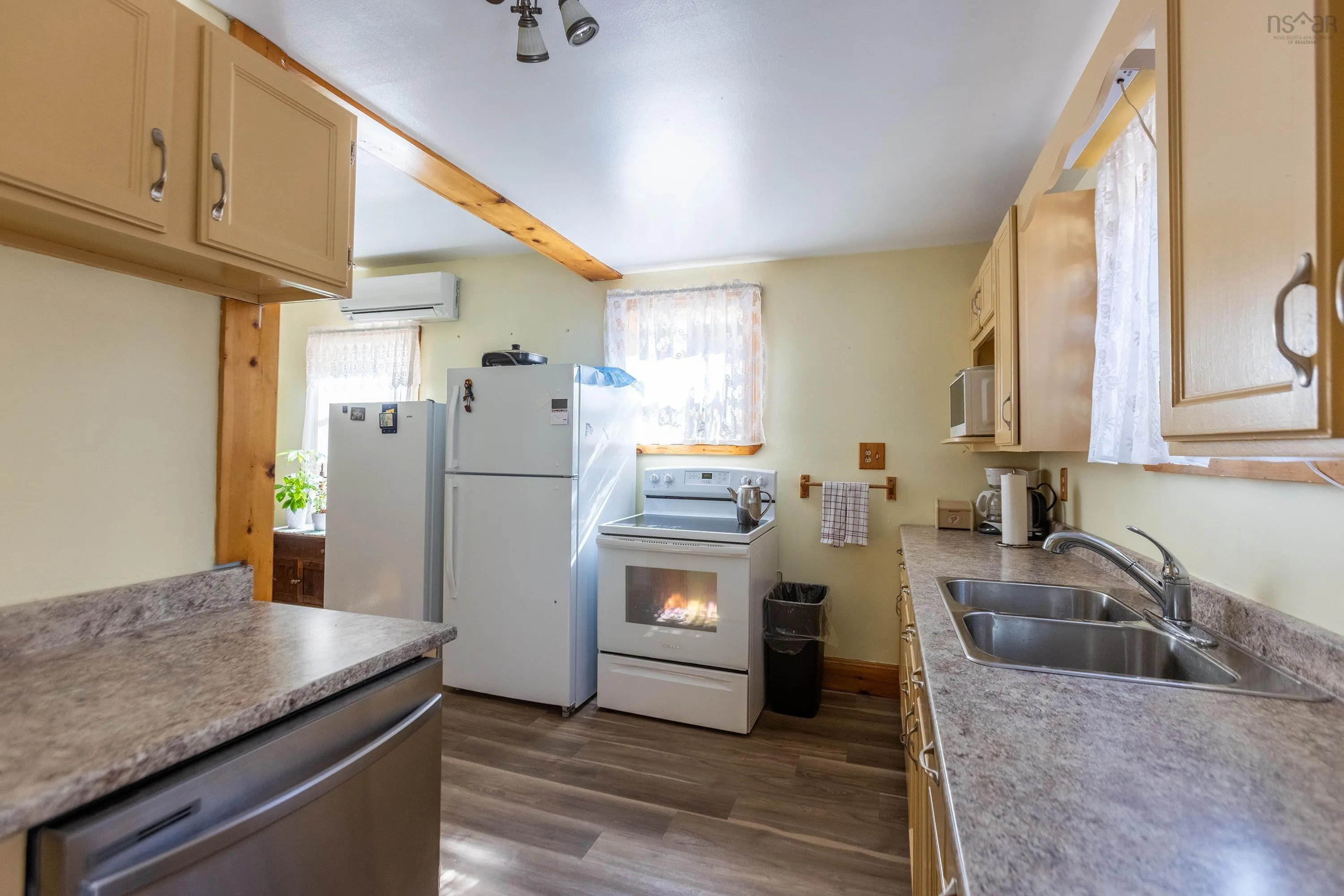 29 South Albion Street, Amherst, NS B4H 2W3, 2 Bedrooms Bedrooms, ,2 BathroomsBathrooms,Residential,For Sale,South Albion,202525460