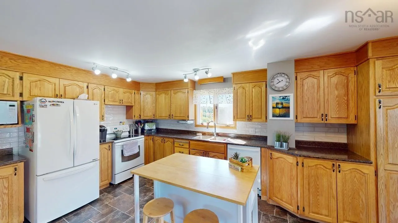 34 Duke Street, New Glasgow, NS B2H 1R1, 3 Bedrooms Bedrooms, ,2 BathroomsBathrooms,Residential,For Sale,Duke,202522275