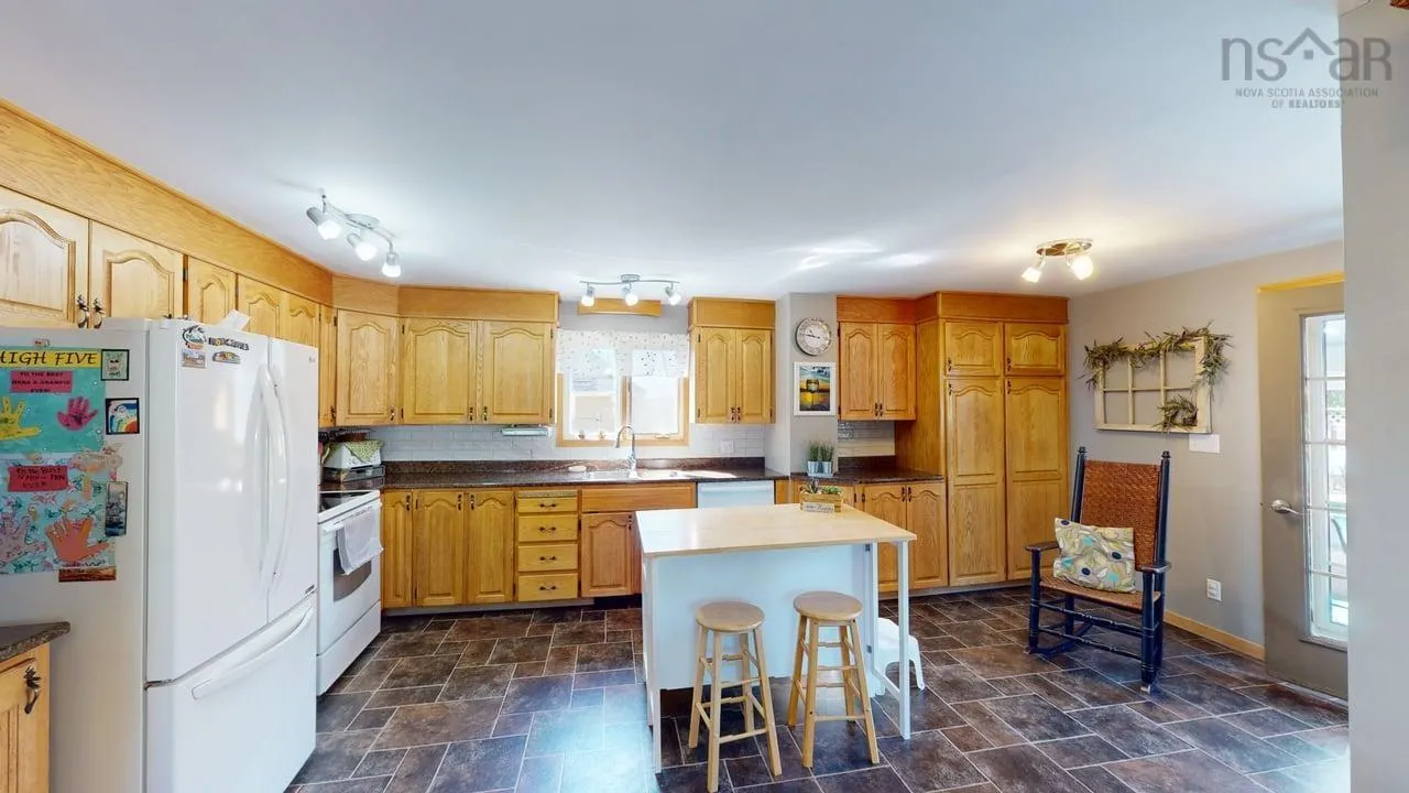 34 Duke Street, New Glasgow, NS B2H 1R1, 3 Bedrooms Bedrooms, ,2 BathroomsBathrooms,Residential,For Sale,Duke,202522275