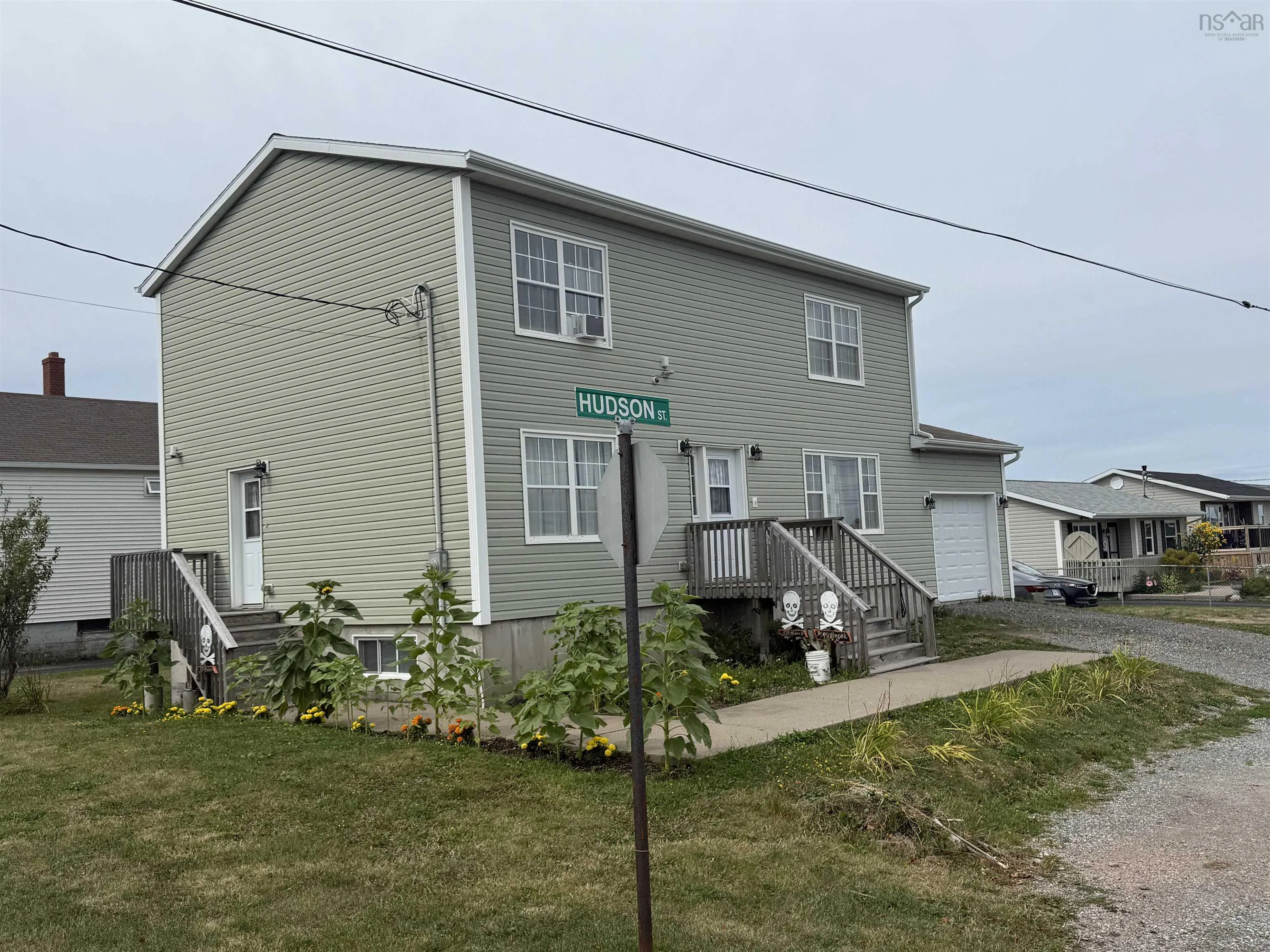 339 Hudson Street, New Waterford, NS B1E 3P7, 2 Bedrooms Bedrooms, ,3 BathroomsBathrooms,Residential,For Sale,Hudson,202521956