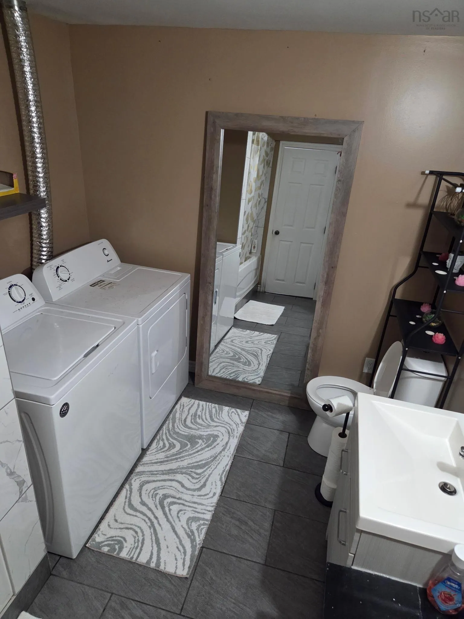 339 Hudson Street, New Waterford, NS B1E 3P7, 2 Bedrooms Bedrooms, ,3 BathroomsBathrooms,Residential,For Sale,Hudson,202521956