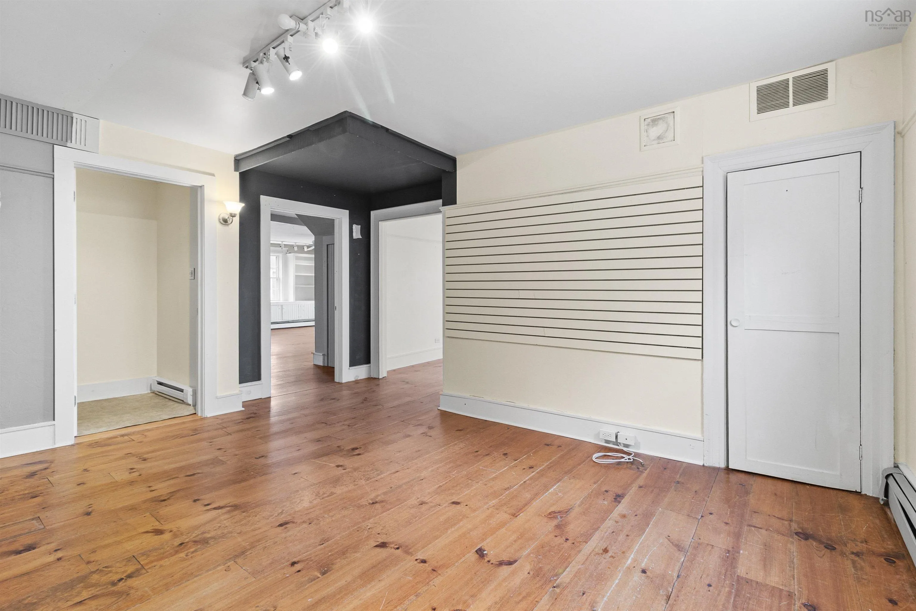 662 Main Street, Mahone Bay Ns B0j 2e0, ,Commercial Sale,For Sale,Main,202504683