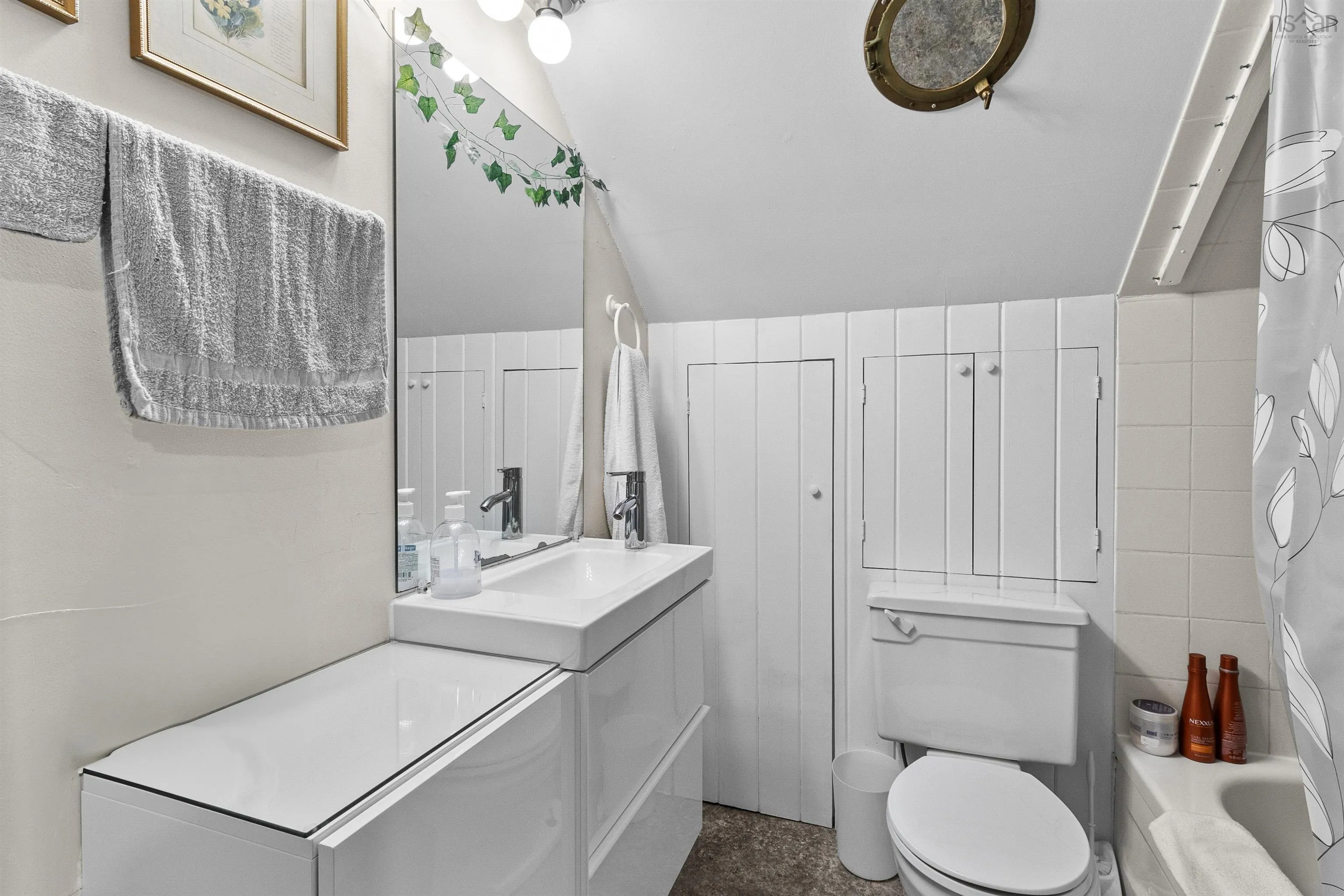 662 Main Street, Mahone Bay Ns B0j 2e0, ,Commercial Sale,For Sale,Main,202504683