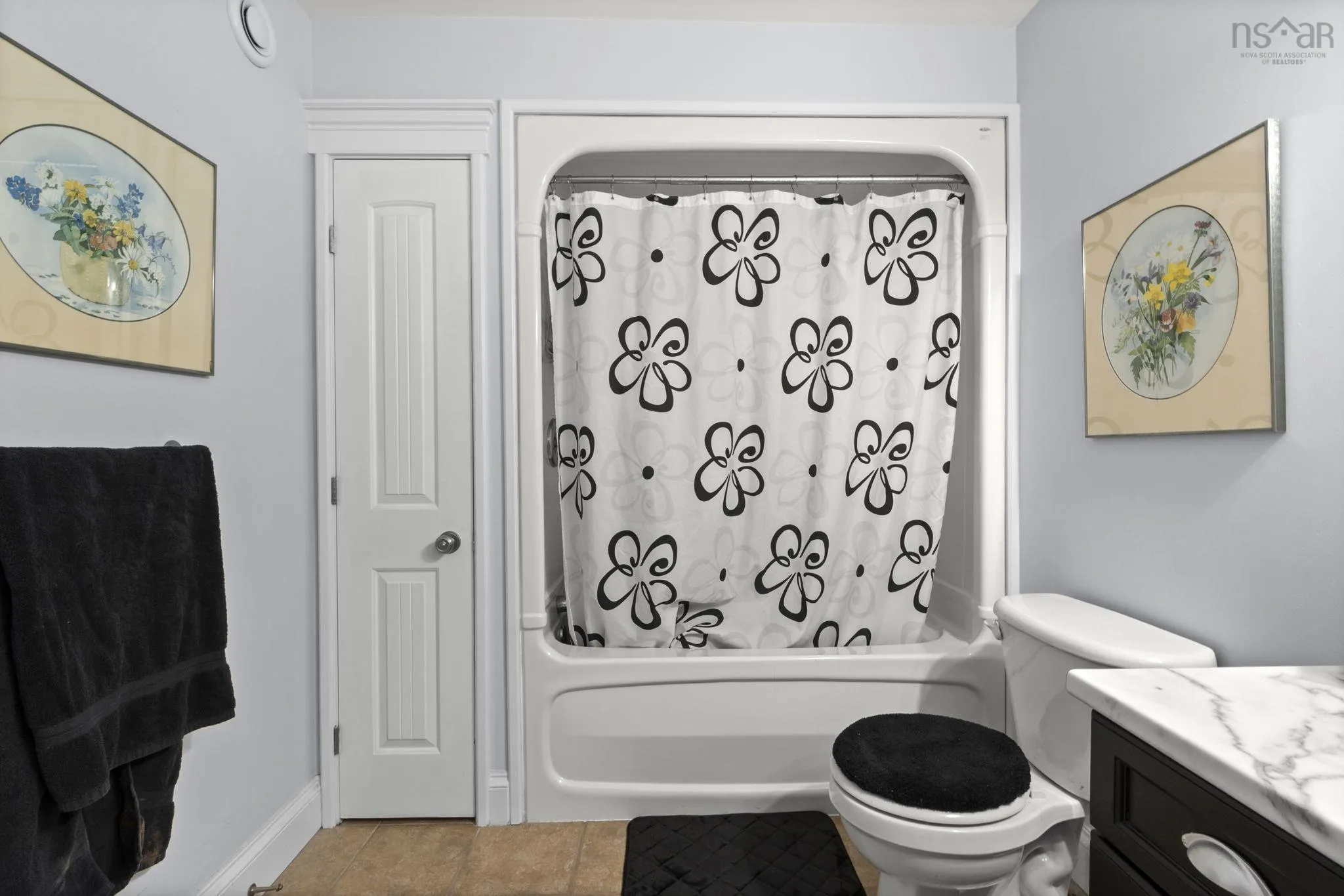 25 Middle Street, Dartmouth, NS B3A 4B7, 4 Bedrooms Bedrooms, ,3 BathroomsBathrooms,Residential,For Sale,Middle,202524159
