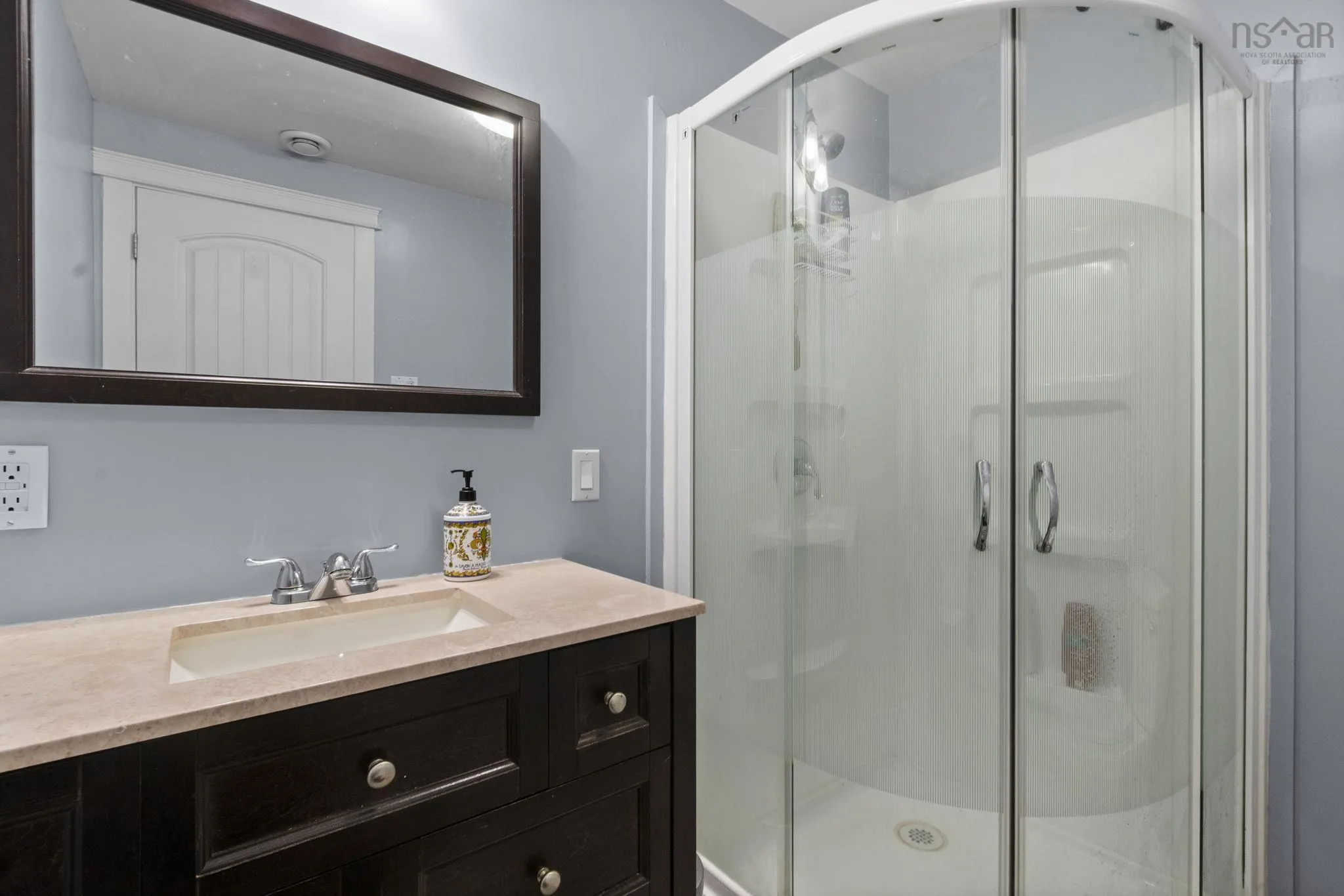 25 Middle Street, Dartmouth, NS B3A 4B7, 4 Bedrooms Bedrooms, ,3 BathroomsBathrooms,Residential,For Sale,Middle,202524159