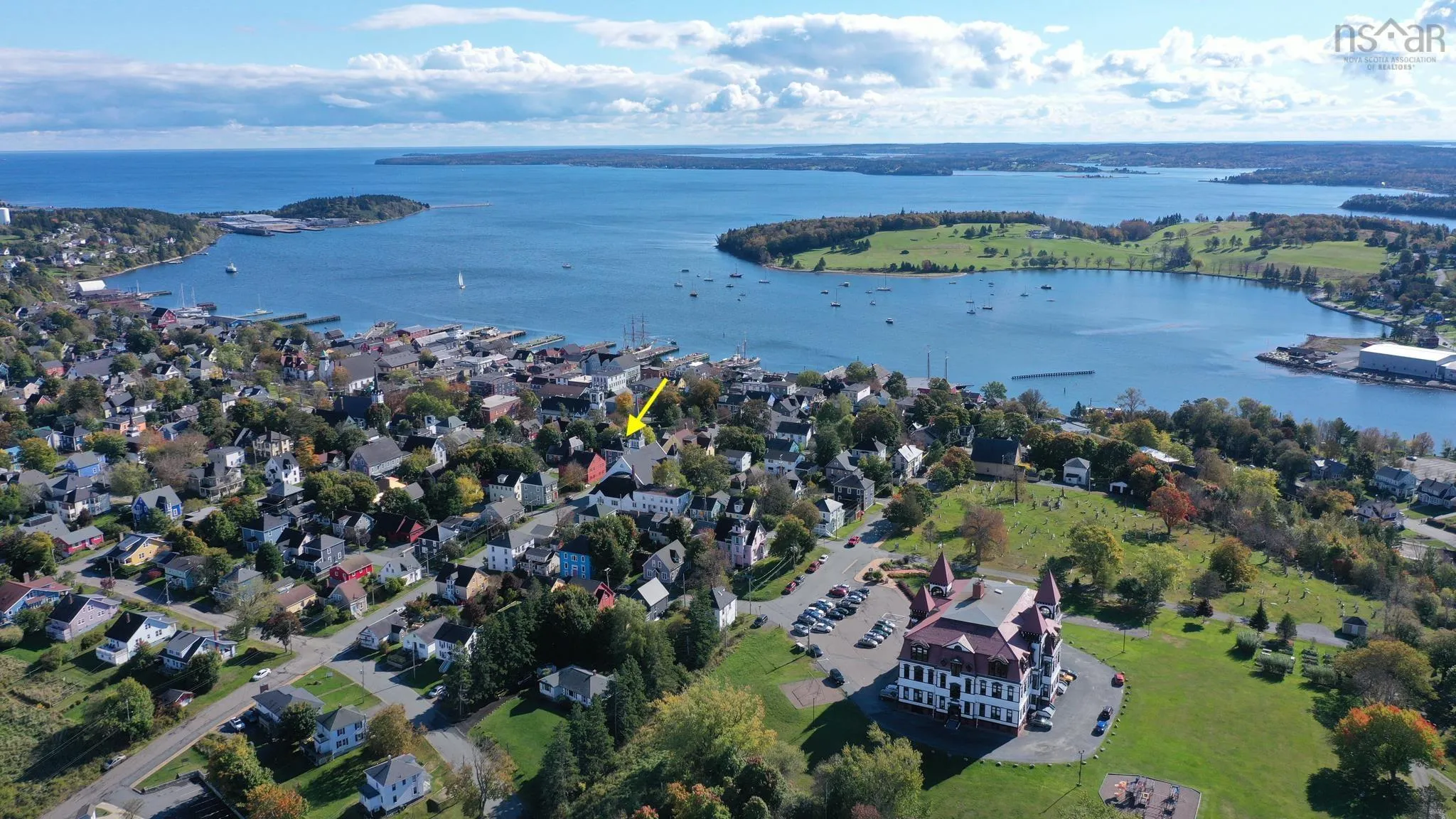 60 Cornwallis Street, Lunenburg, NS B0J 2C0, 5 Bedrooms Bedrooms, ,3 BathroomsBathrooms,Residential,For Sale,Cornwallis,202519708
