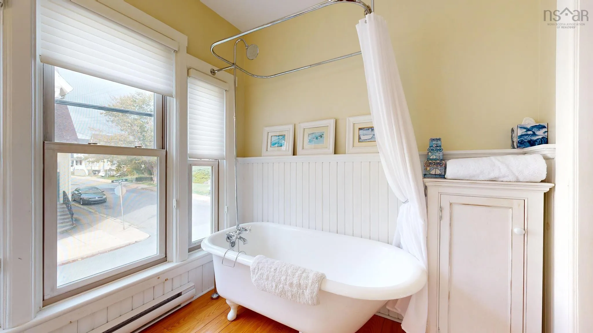 60 Cornwallis Street, Lunenburg, NS B0J 2C0, 5 Bedrooms Bedrooms, ,3 BathroomsBathrooms,Residential,For Sale,Cornwallis,202519708