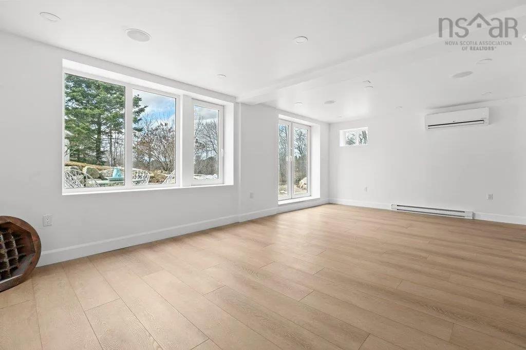 132 Regent Street, Chester, NS B0J 1J0, 4 Bedrooms Bedrooms, ,2 BathroomsBathrooms,Residential,For Sale,Regent,202509205