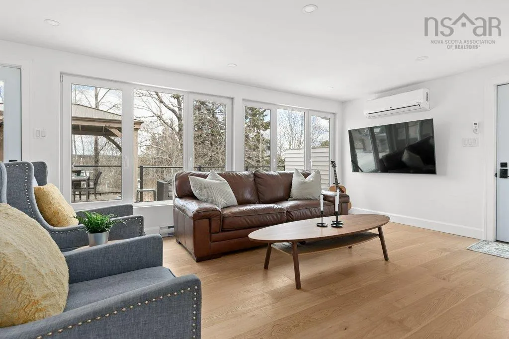 132 Regent Street, Chester, NS B0J 1J0, 4 Bedrooms Bedrooms, ,2 BathroomsBathrooms,Residential,For Sale,Regent,202509205