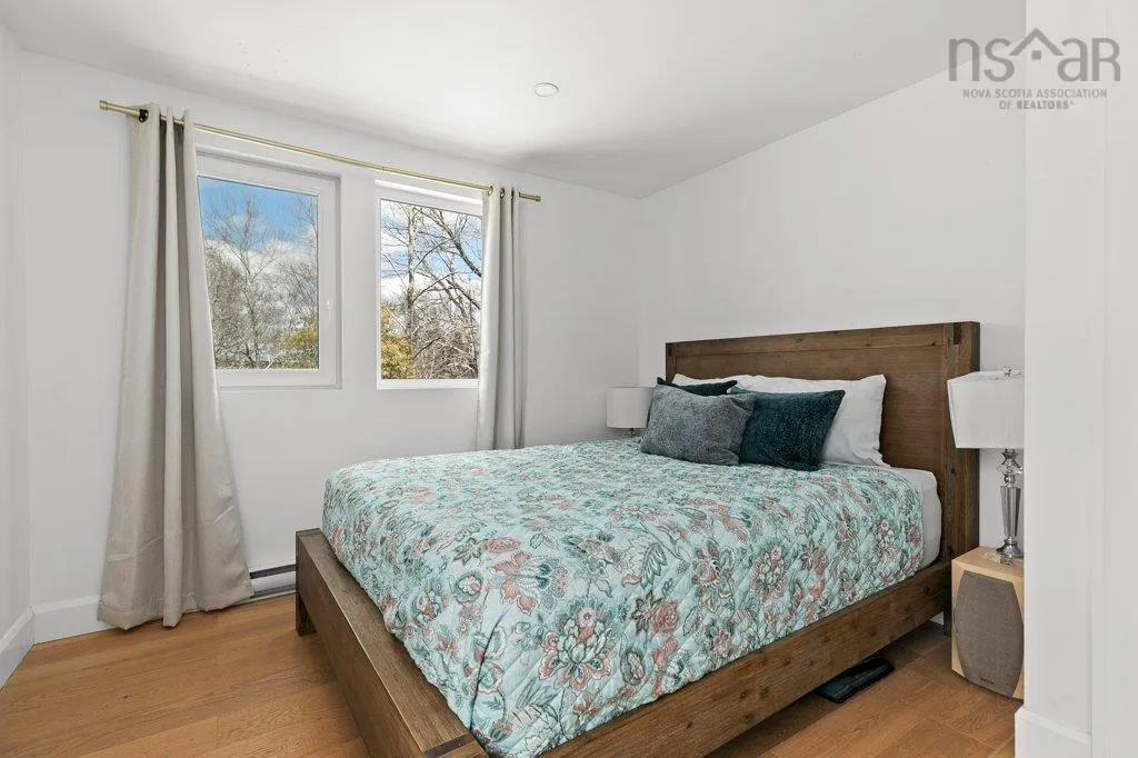 132 Regent Street, Chester, NS B0J 1J0, 4 Bedrooms Bedrooms, ,2 BathroomsBathrooms,Residential,For Sale,Regent,202509205
