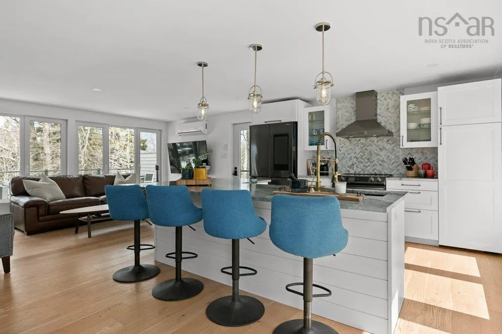 132 Regent Street, Chester, NS B0J 1J0, 4 Bedrooms Bedrooms, ,2 BathroomsBathrooms,Residential,For Sale,Regent,202509205