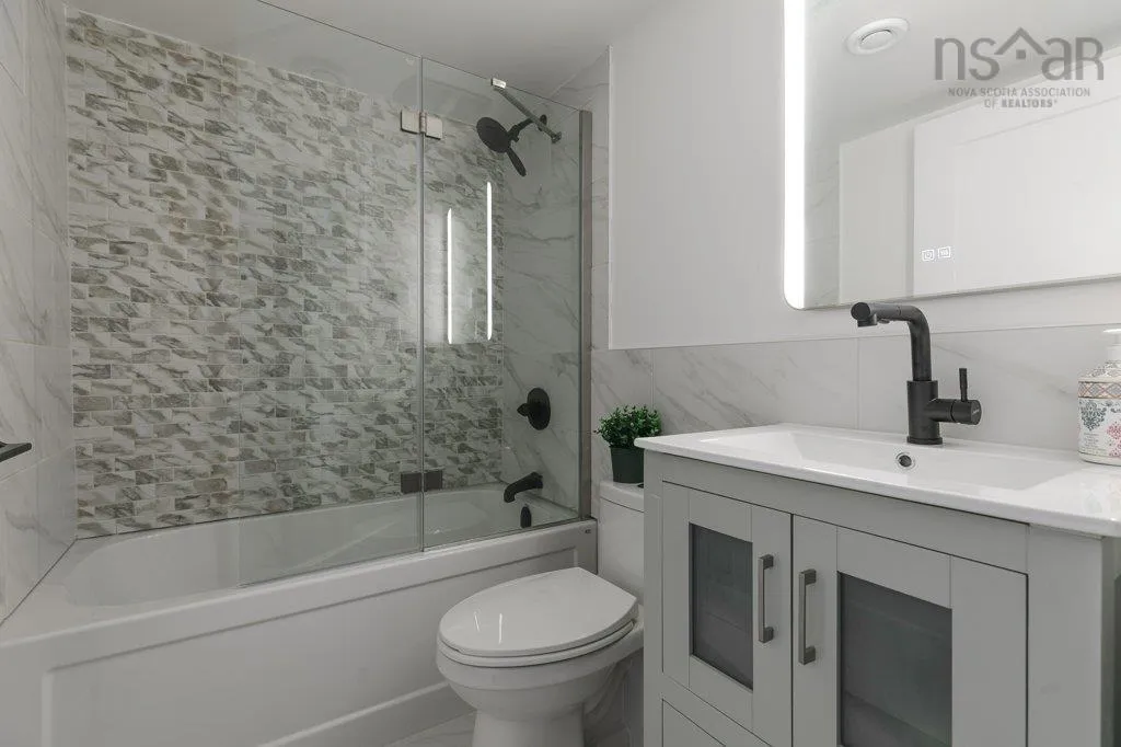 132 Regent Street, Chester, NS B0J 1J0, 4 Bedrooms Bedrooms, ,2 BathroomsBathrooms,Residential,For Sale,Regent,202509205
