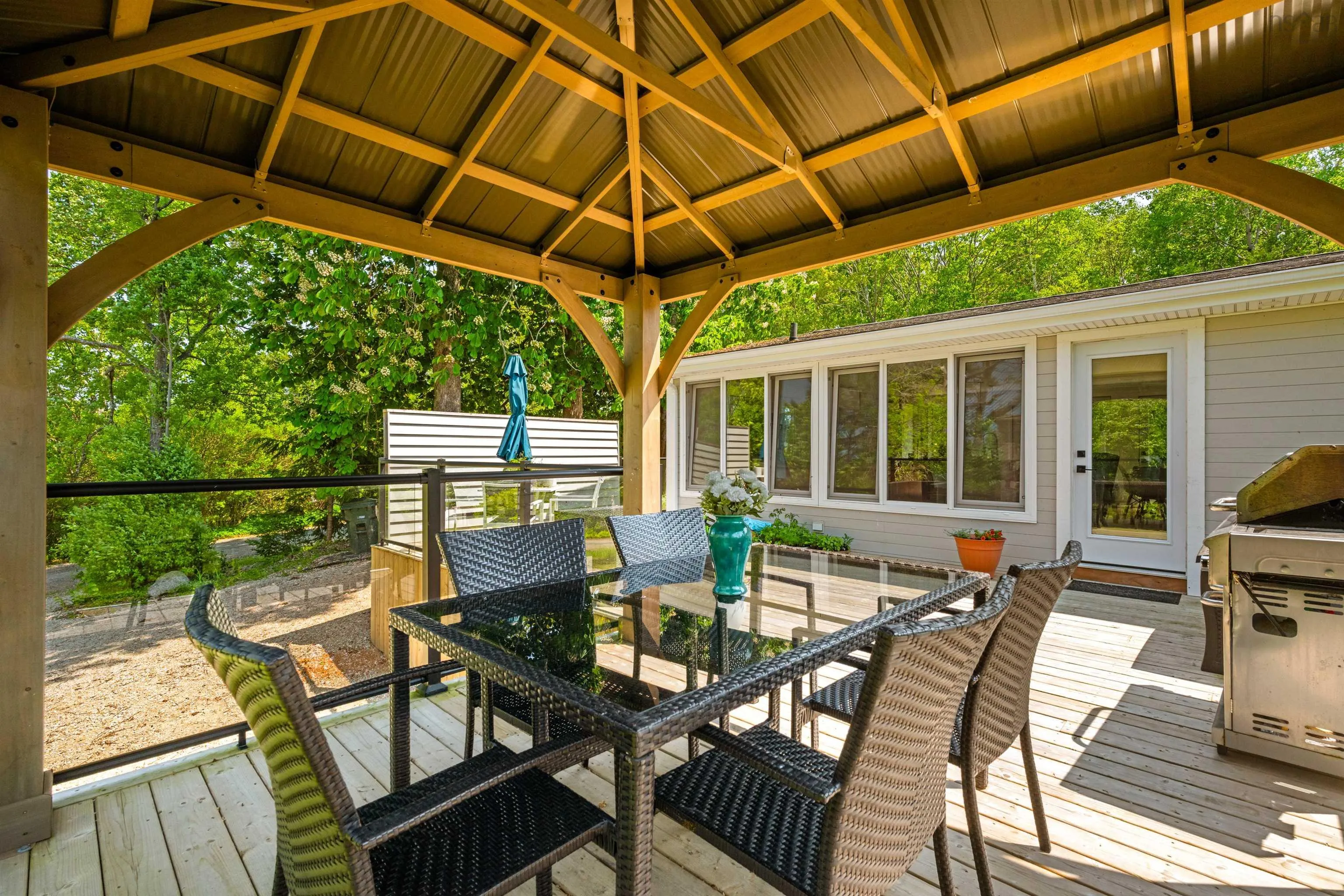 132 Regent Street, Chester, NS B0J 1J0, 4 Bedrooms Bedrooms, ,2 BathroomsBathrooms,Residential,For Sale,Regent,202509205