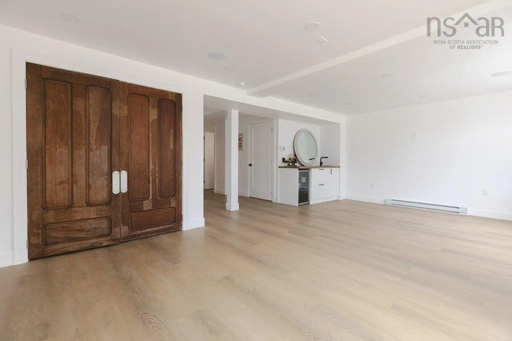 132 Regent Street, Chester, NS B0J 1J0, 4 Bedrooms Bedrooms, ,2 BathroomsBathrooms,Residential,For Sale,Regent,202509205