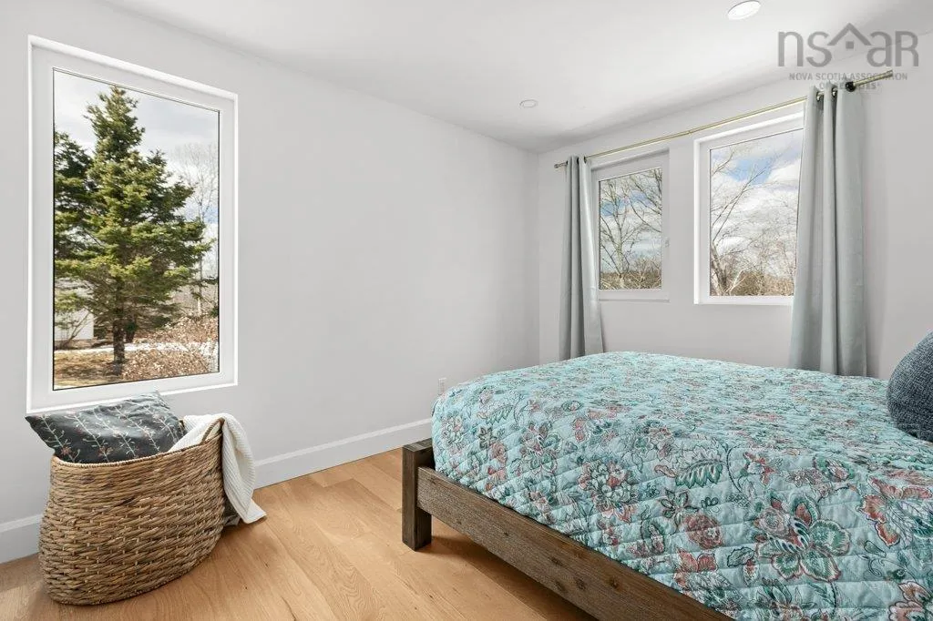 132 Regent Street, Chester, NS B0J 1J0, 4 Bedrooms Bedrooms, ,2 BathroomsBathrooms,Residential,For Sale,Regent,202509205