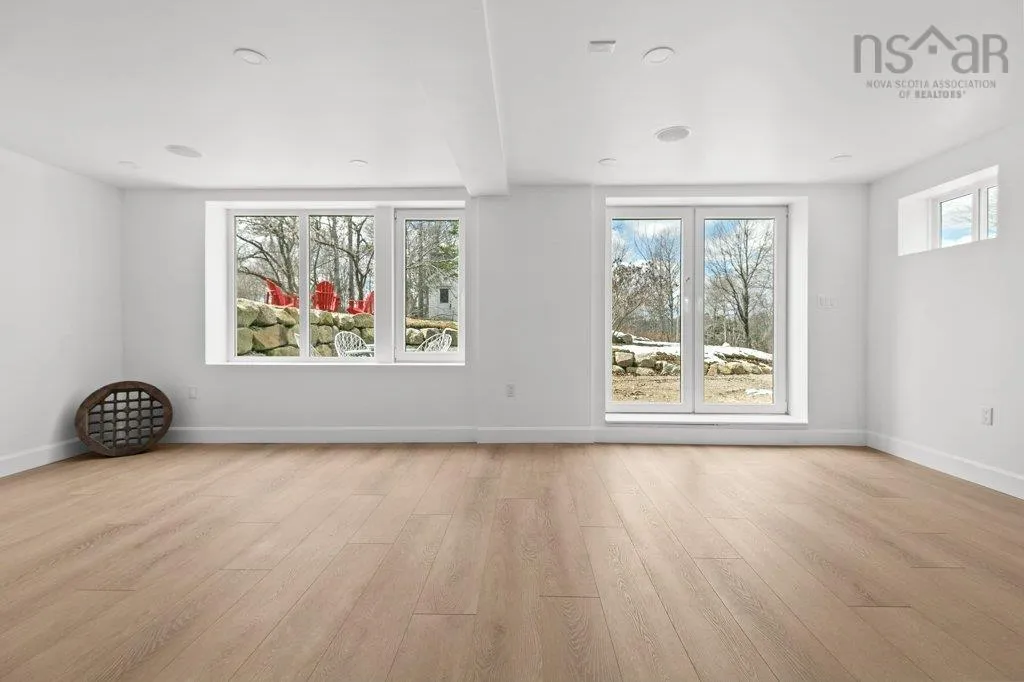 132 Regent Street, Chester, NS B0J 1J0, 4 Bedrooms Bedrooms, ,2 BathroomsBathrooms,Residential,For Sale,Regent,202509205