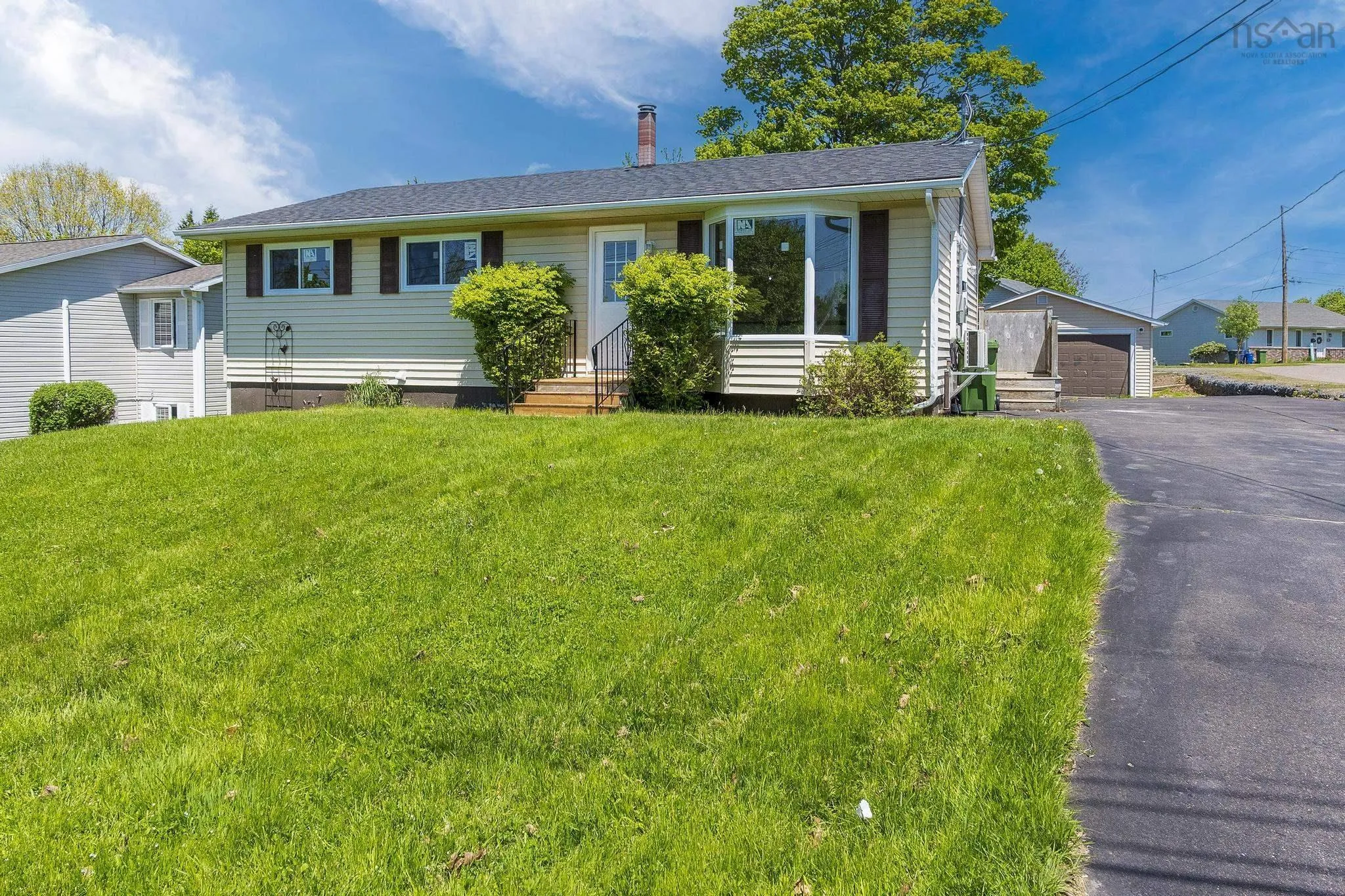 35 Lockhart Avenue, Truro, NS B2N 5T6, 3 Bedrooms Bedrooms, ,2 BathroomsBathrooms,Residential,For Sale,Lockhart,202512780