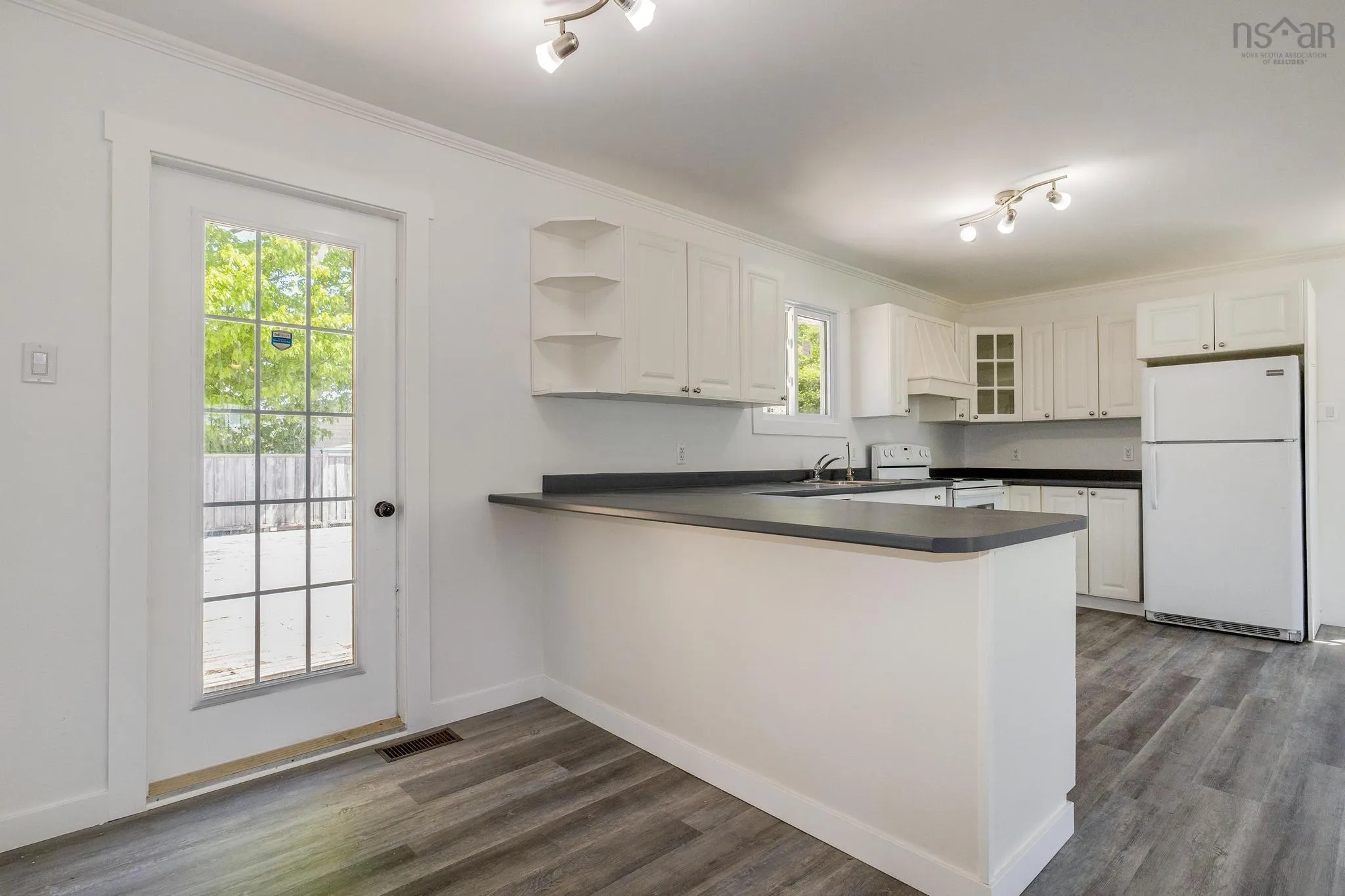 35 Lockhart Avenue, Truro, NS B2N 5T6, 3 Bedrooms Bedrooms, ,2 BathroomsBathrooms,Residential,For Sale,Lockhart,202512780