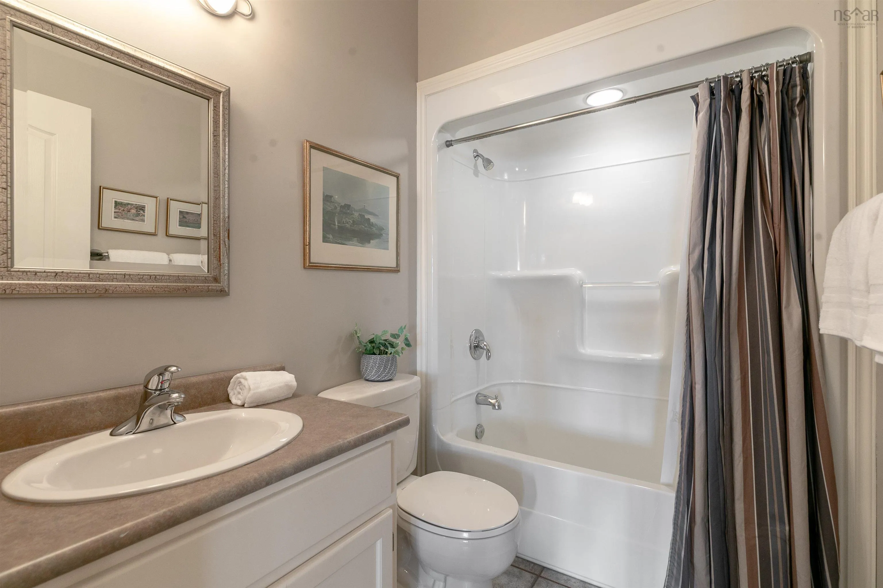 981 Shore Drive, Bedford Ns B4a 2e6, 4 Bedrooms Bedrooms, ,4 BathroomsBathrooms,Residential,For Sale,Shore,202417715
