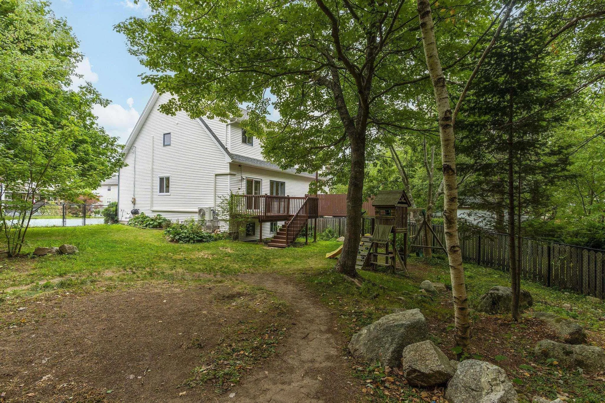 32 Oakvale Court, Timberlea, NS B3T 1K7, 4 Bedrooms Bedrooms, ,2 BathroomsBathrooms,Residential,For Sale,Oakvale,202521850