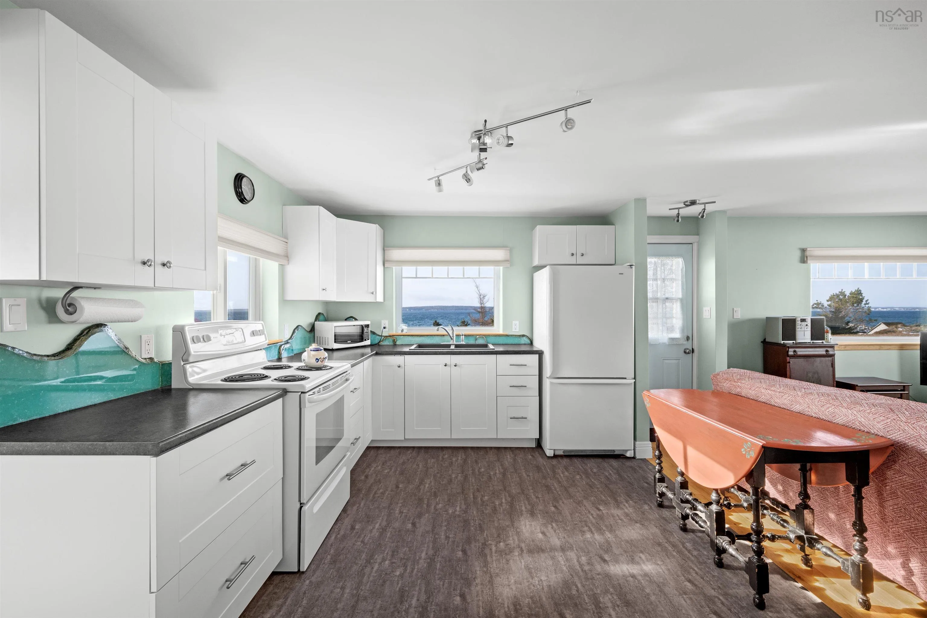 125 The Point Road, Blue Rocks, NS B0J 2C0, 2 Bedrooms Bedrooms, ,3 BathroomsBathrooms,Residential,For Sale,The Point,202521988
