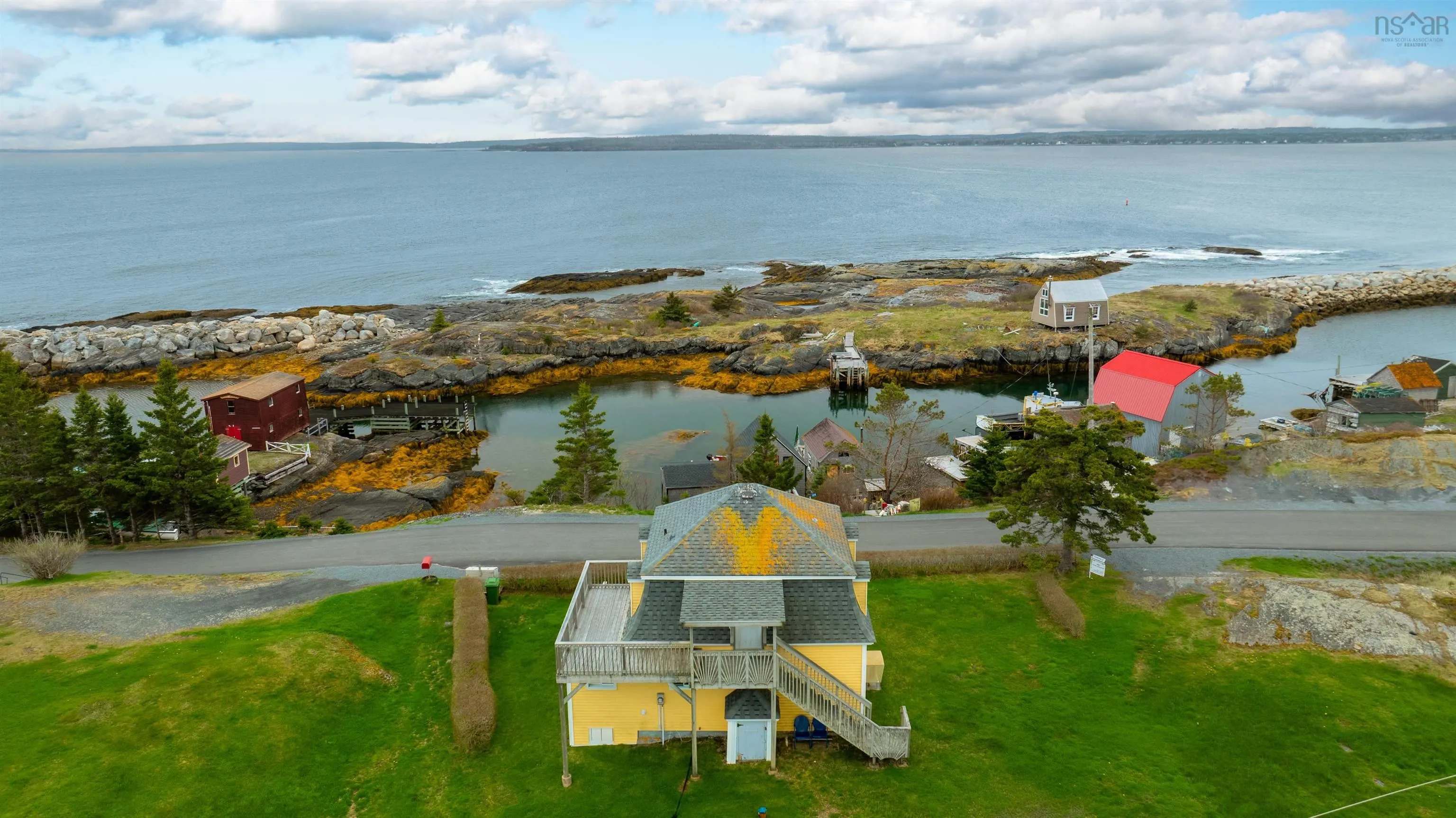 125 The Point Road, Blue Rocks, NS B0J 2C0, 2 Bedrooms Bedrooms, ,3 BathroomsBathrooms,Residential,For Sale,The Point,202521988