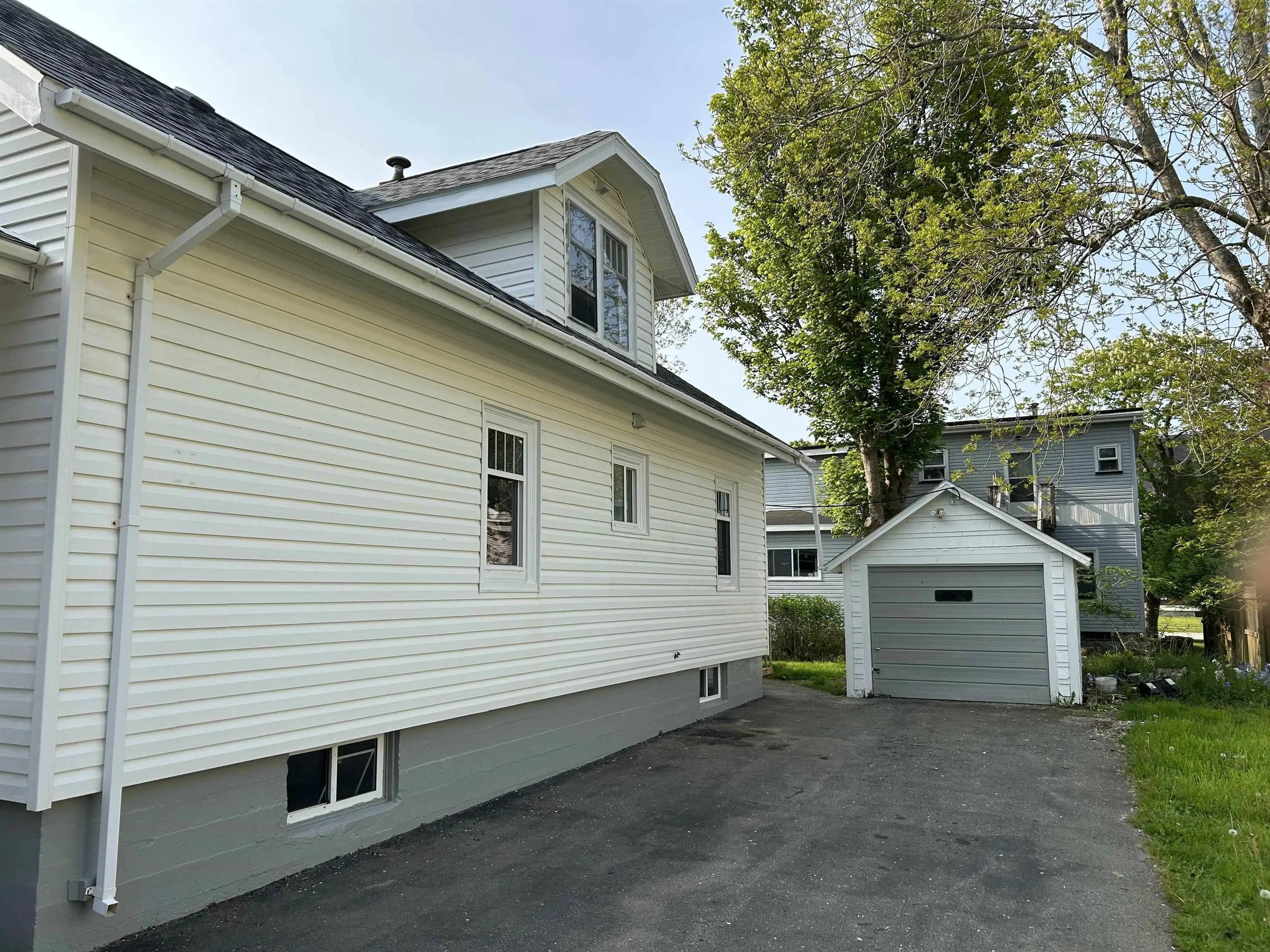 25 Cumberland Street, Yarmouth, NS B5A 1C9, 4 Bedrooms Bedrooms, ,2 BathroomsBathrooms,Residential,For Sale,Cumberland,202513617