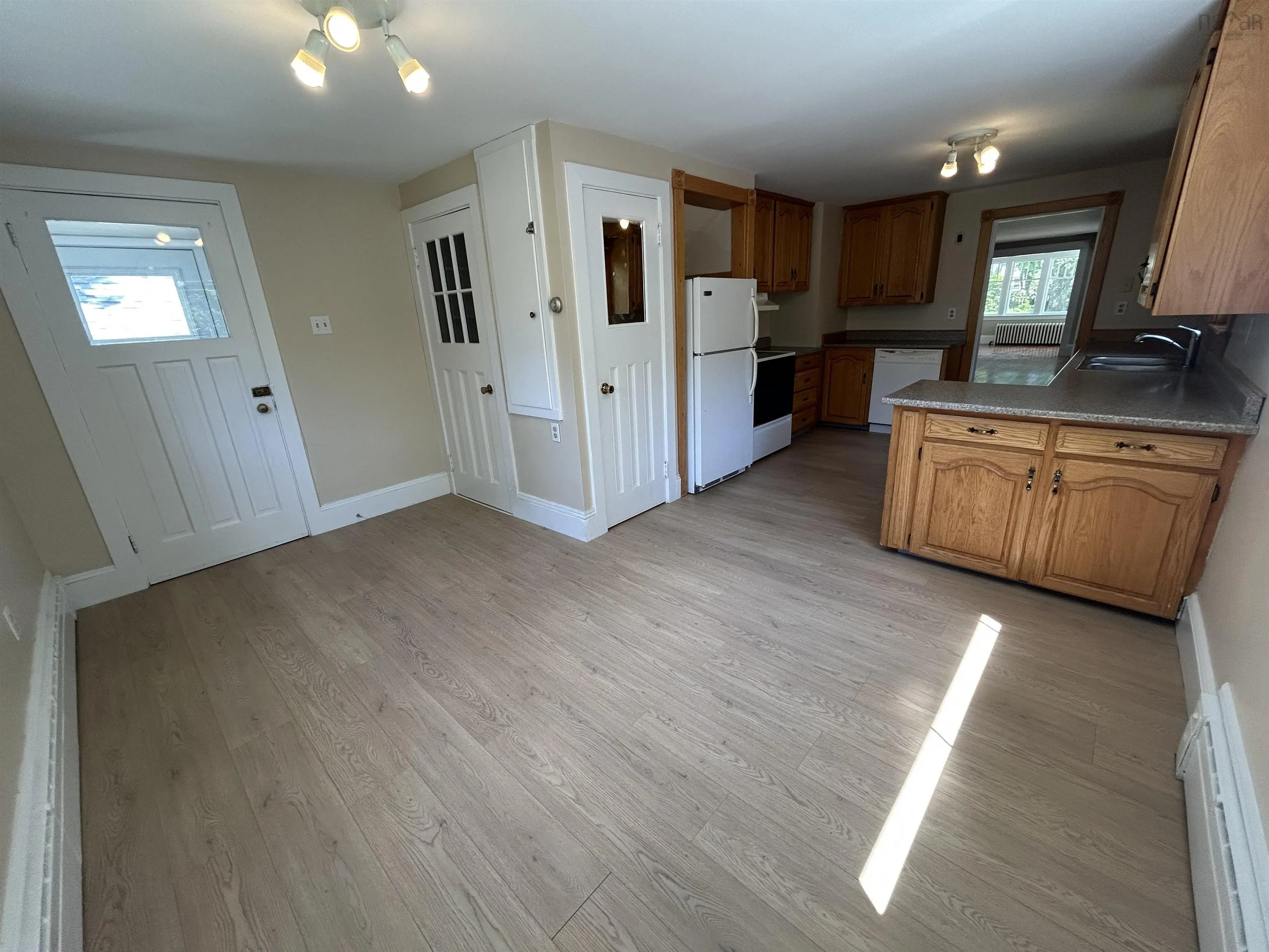 25 Cumberland Street, Yarmouth, NS B5A 1C9, 4 Bedrooms Bedrooms, ,2 BathroomsBathrooms,Residential,For Sale,Cumberland,202513617