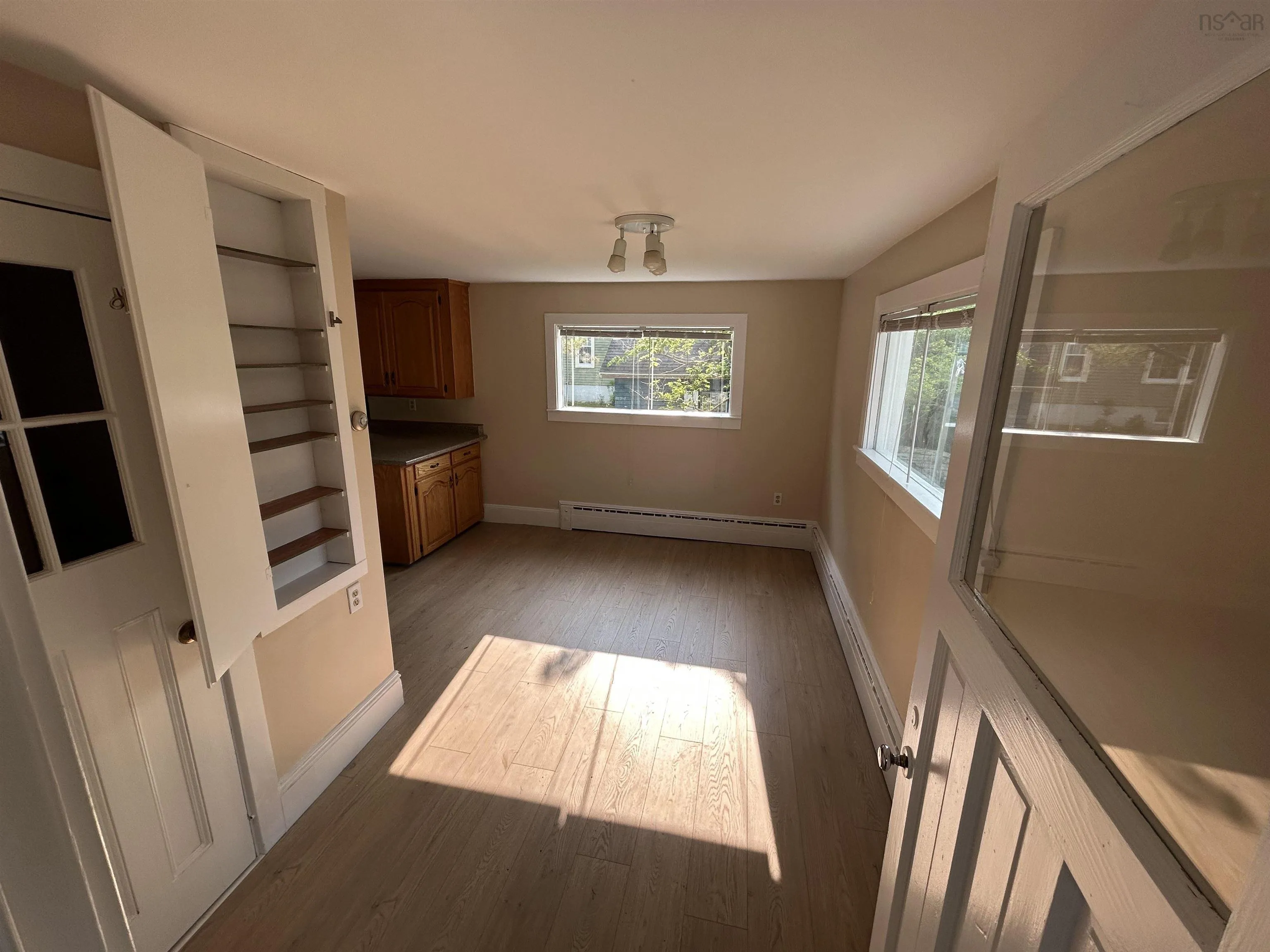 25 Cumberland Street, Yarmouth, NS B5A 1C9, 4 Bedrooms Bedrooms, ,2 BathroomsBathrooms,Residential,For Sale,Cumberland,202513617