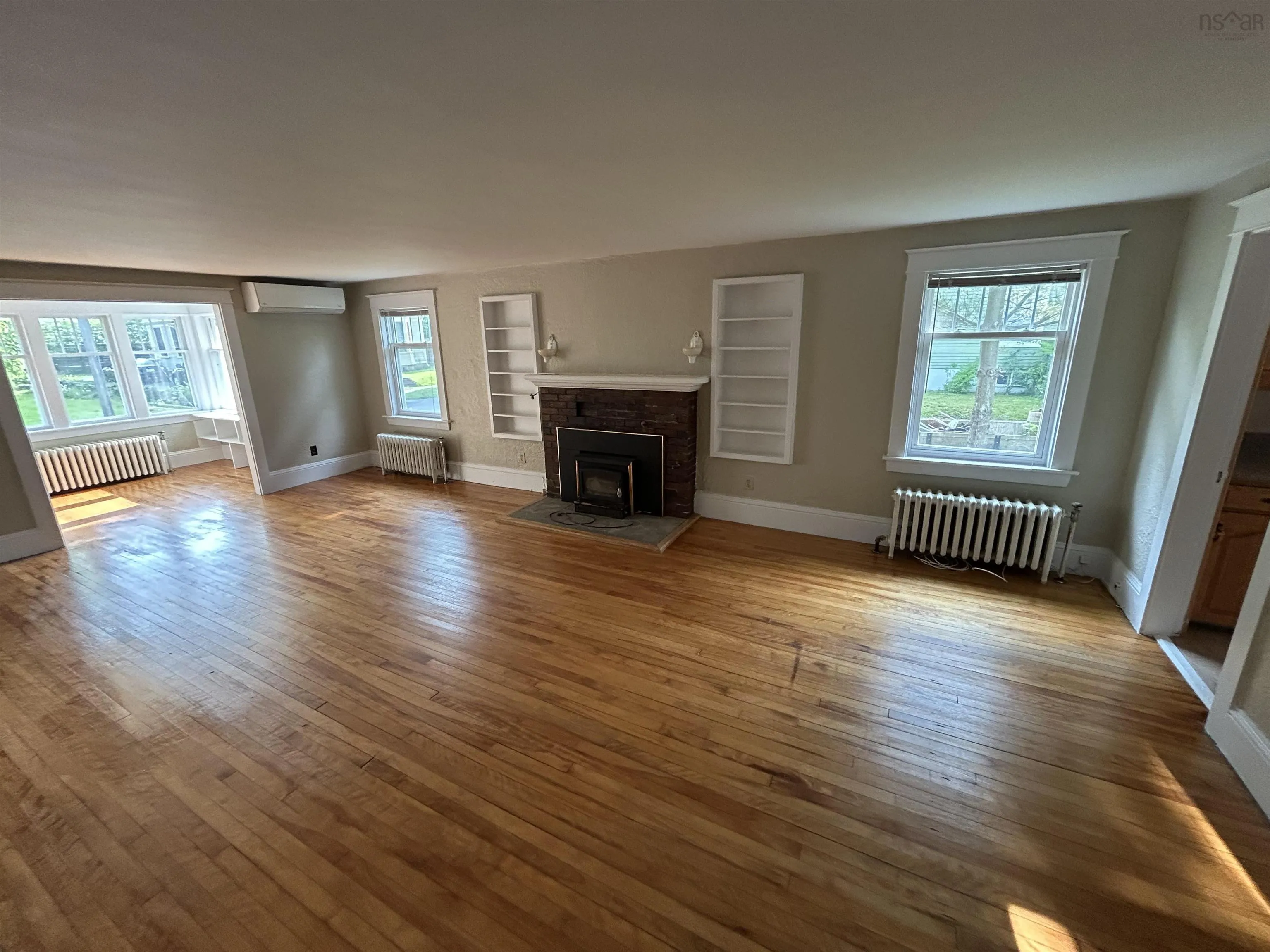 25 Cumberland Street, Yarmouth, NS B5A 1C9, 4 Bedrooms Bedrooms, ,2 BathroomsBathrooms,Residential,For Sale,Cumberland,202513617
