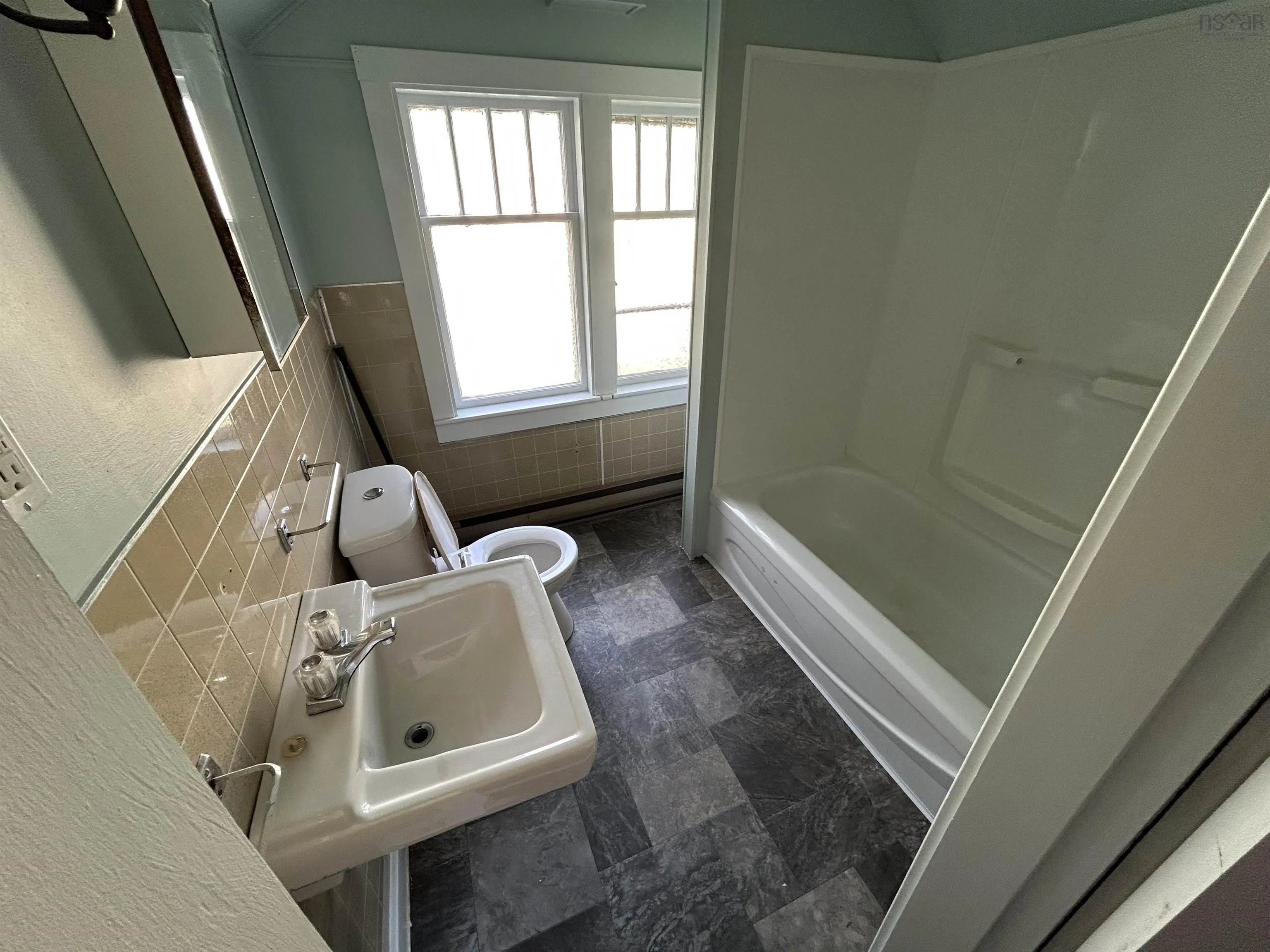 25 Cumberland Street, Yarmouth, NS B5A 1C9, 4 Bedrooms Bedrooms, ,2 BathroomsBathrooms,Residential,For Sale,Cumberland,202513617